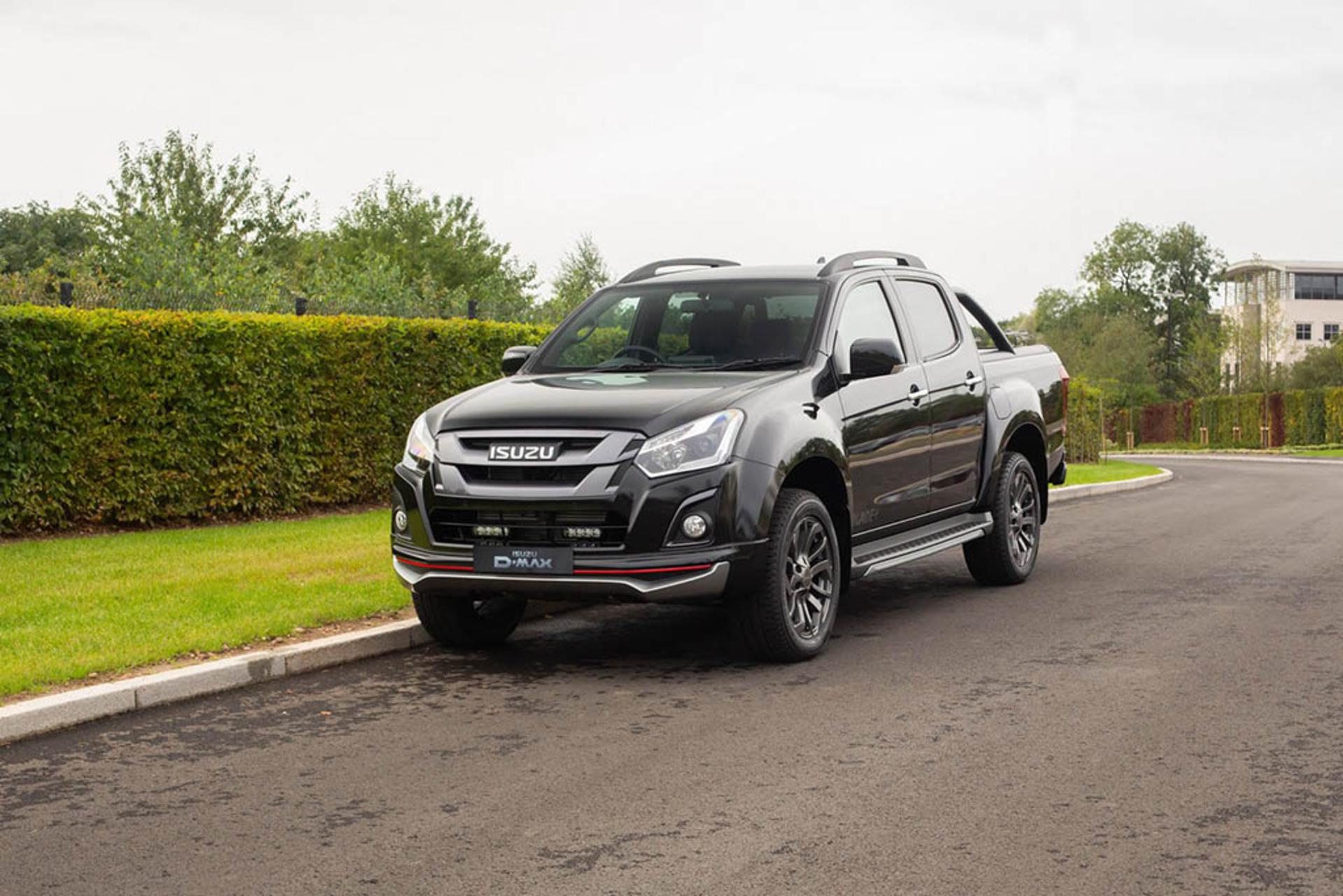 2020-isuzu-d-max-blade-3