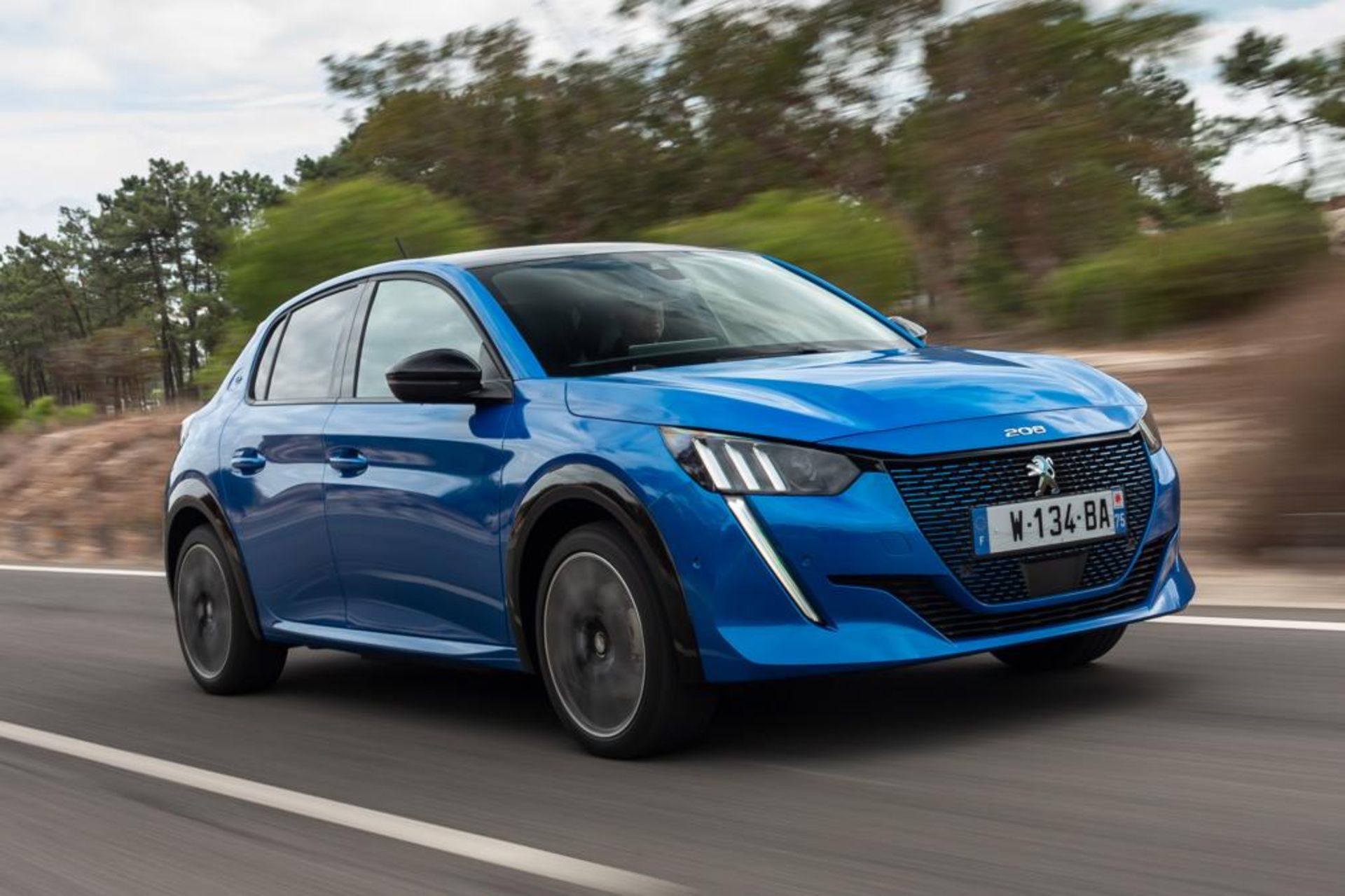 Peugeot e-208 (1)