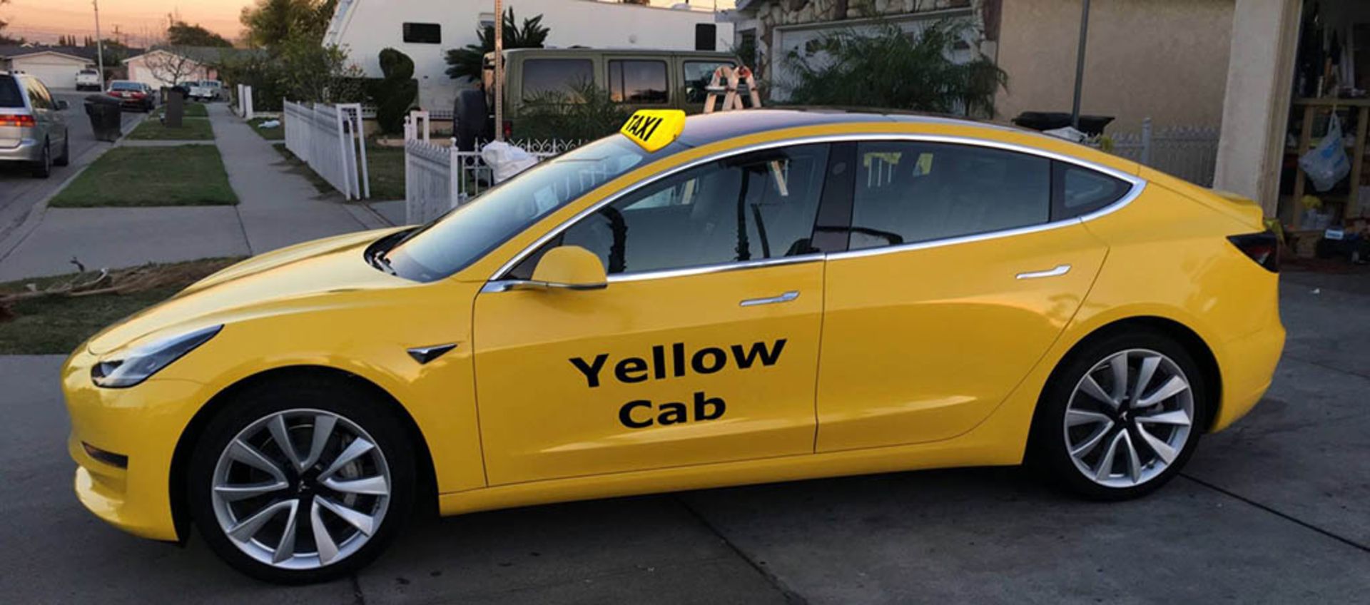 Tesla-Model-3-yellow-cab