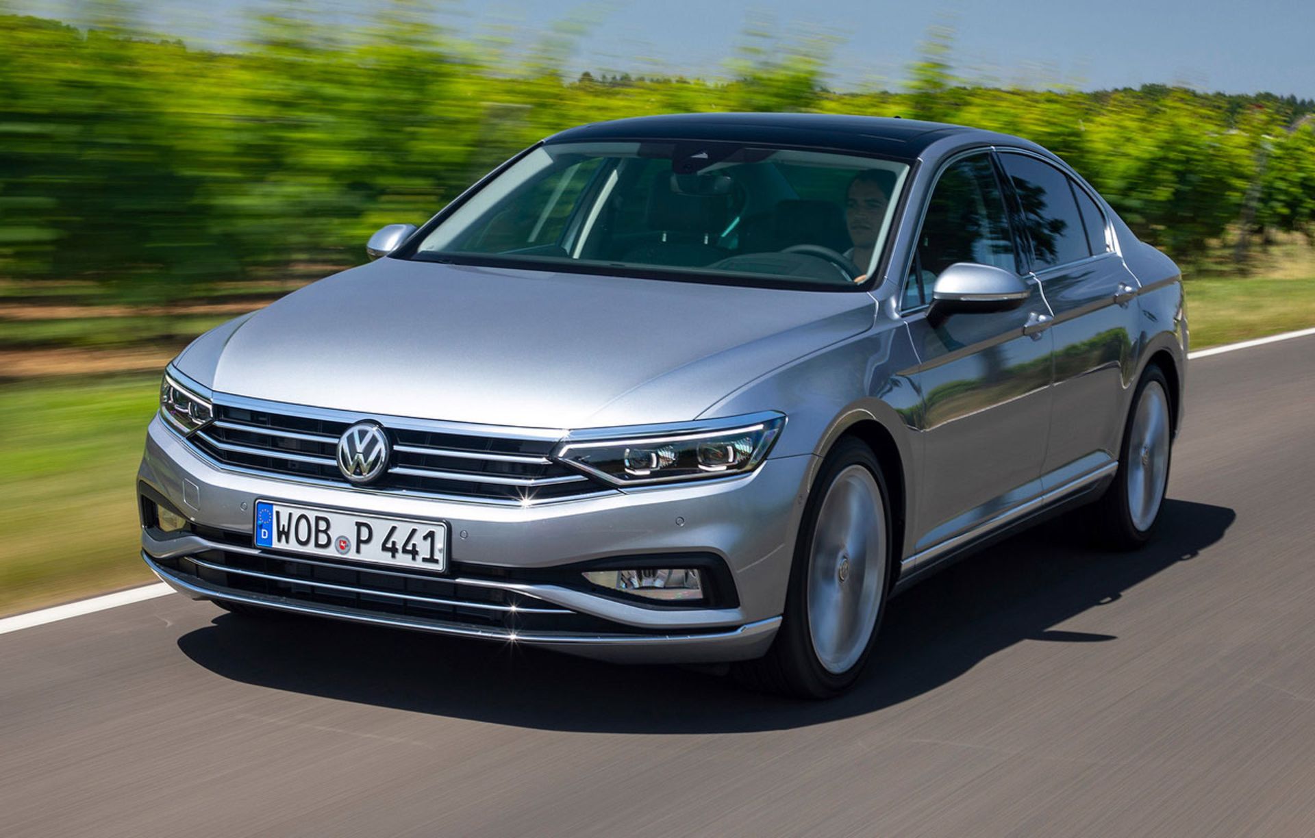 Volkswagen_Passat-2019
