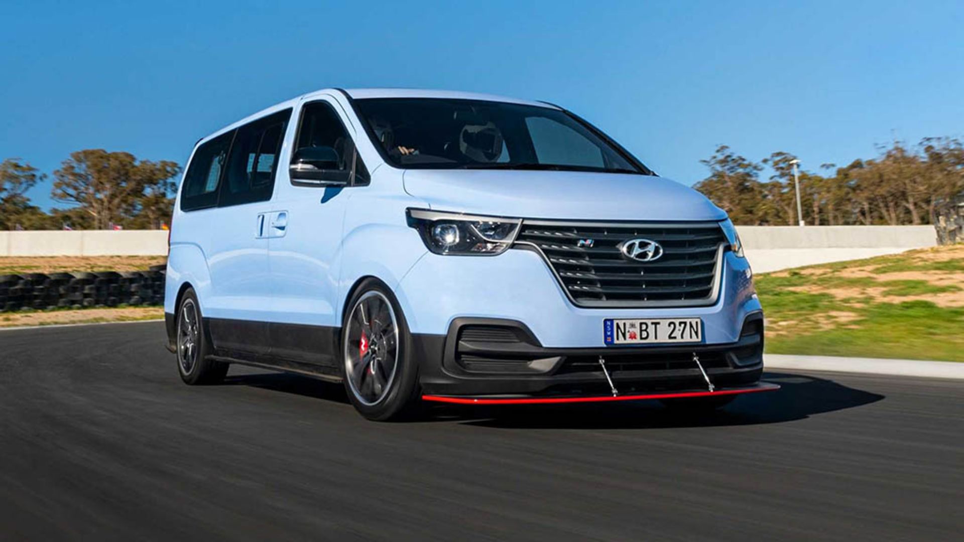 hyundai-imax-n-drift-bus 1
