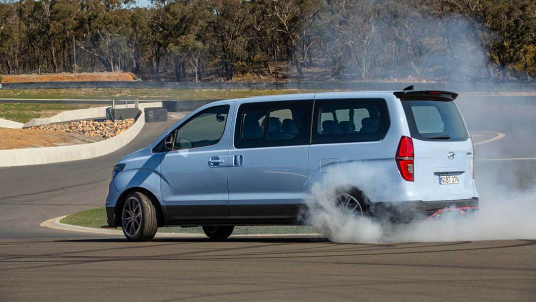 hyundai-imax-n-drift-bus 6