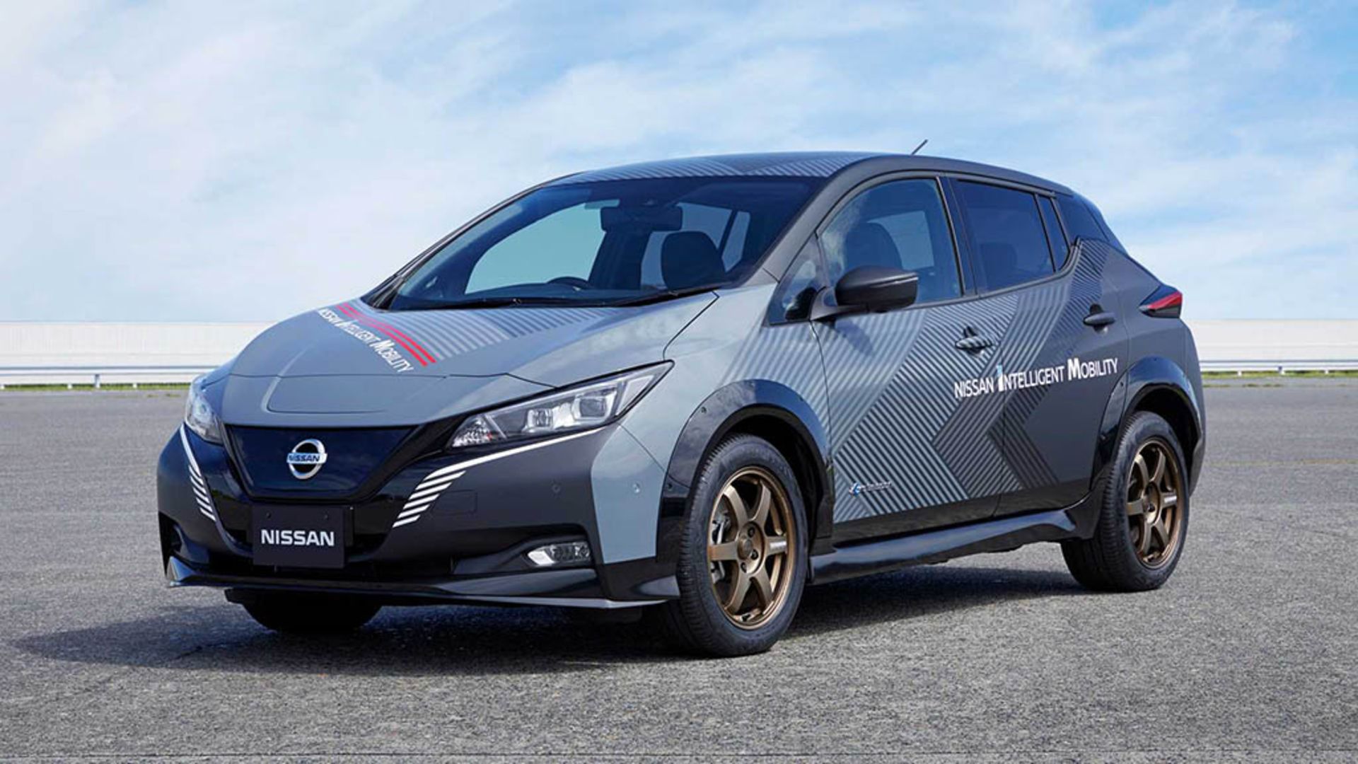 nissan-leaf-e-with-dual-electric-motors-and-all-wheel-drive 5