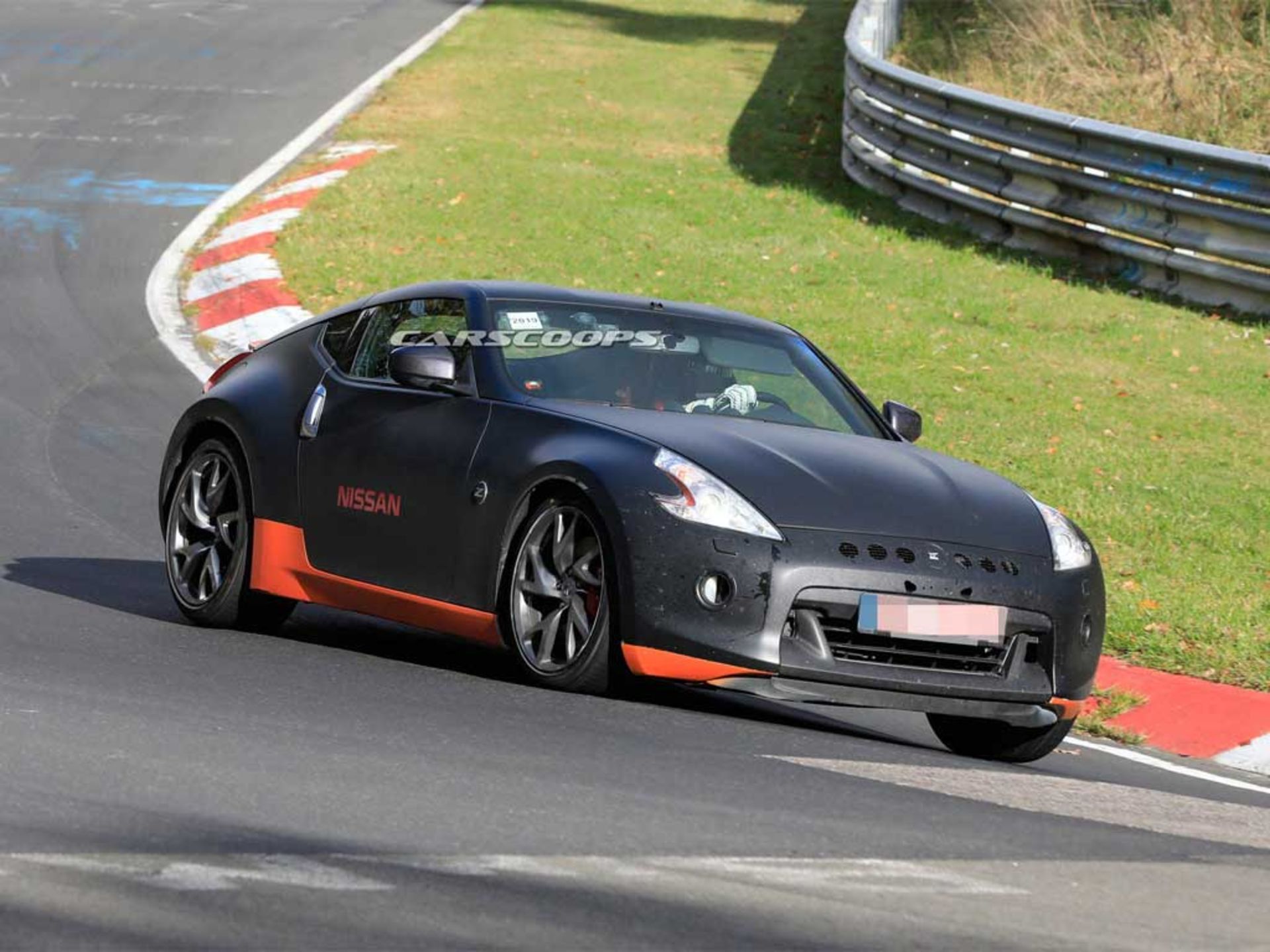 Nissan-New-Z-2