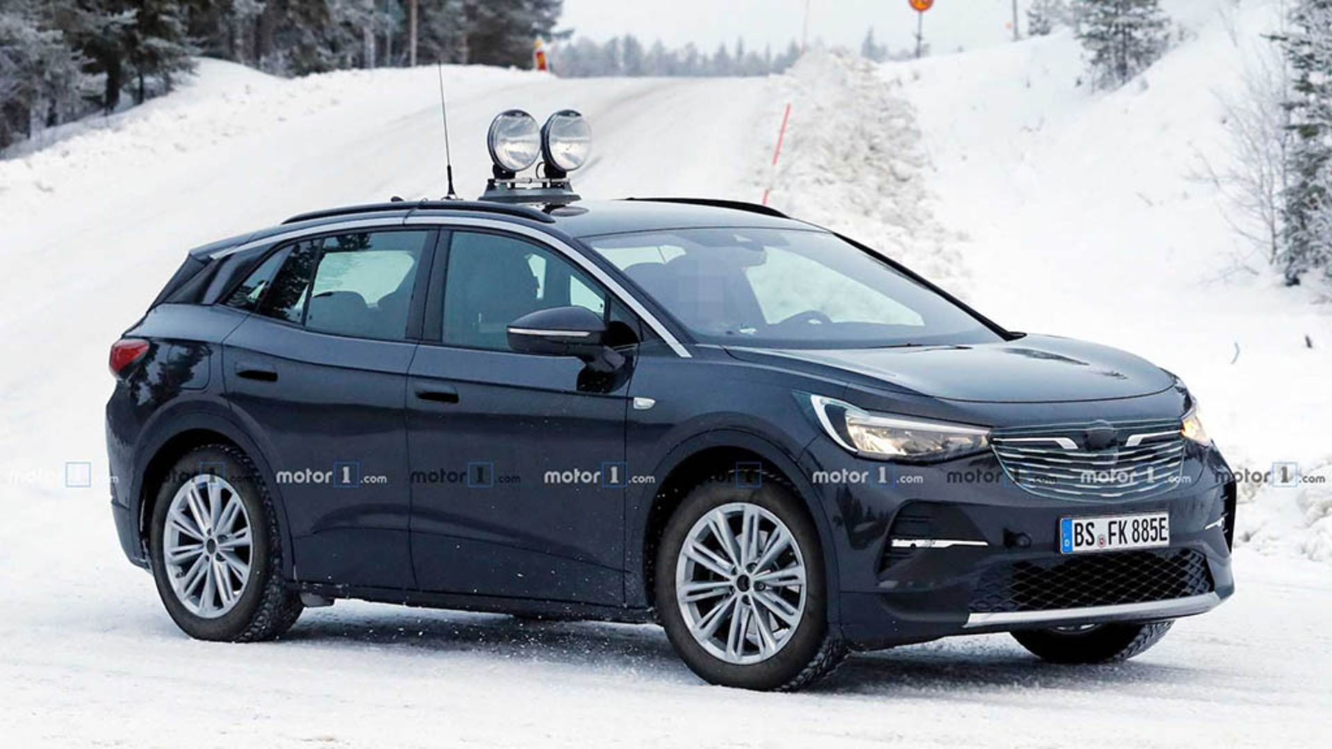 2022-volkswagen-id-4-spied 5