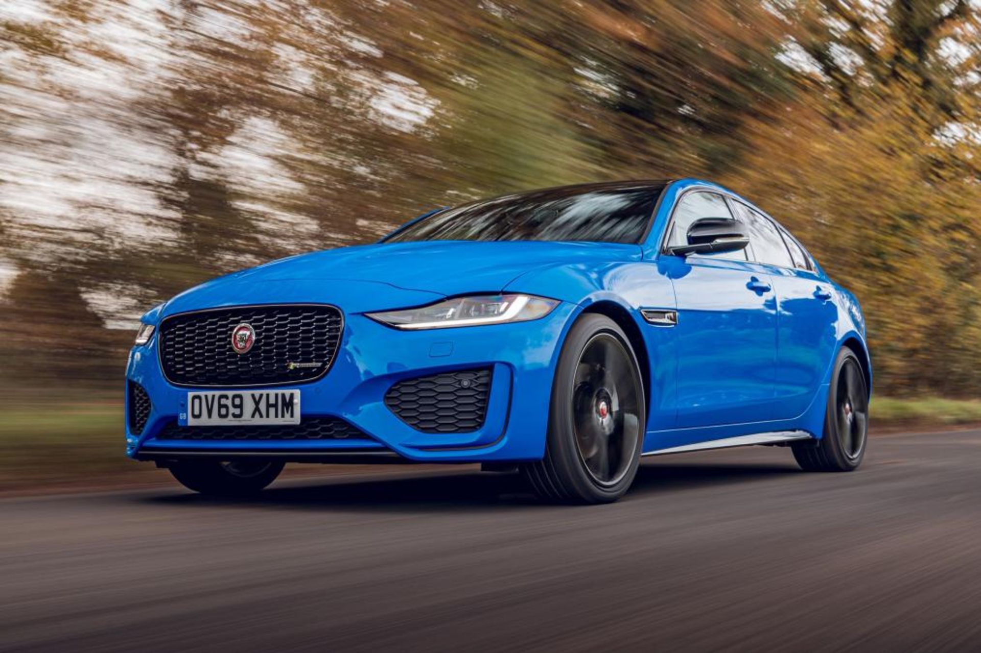 Jaguar XE 2020 (1)
