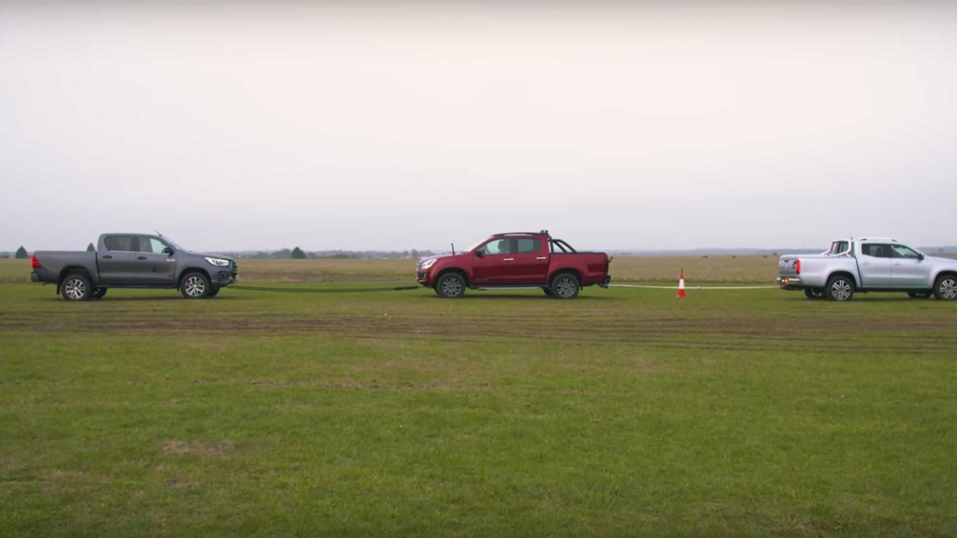 mercedes-x-class-battles-toyota-hilux-isuzu-d-max-in-tug-of-war 9