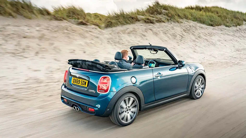 2020-mini-convertible-sidewalk 13