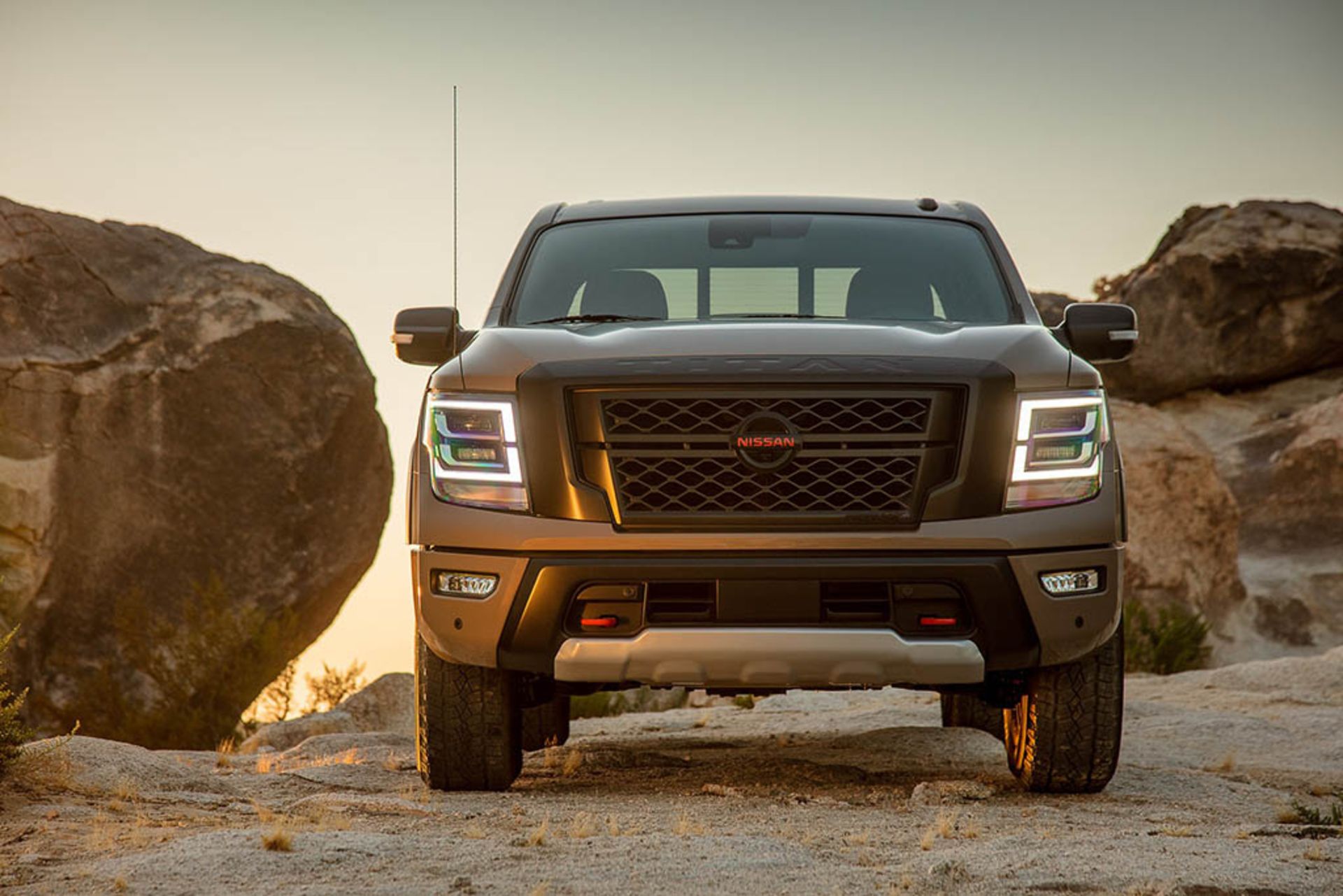2020-nissan-titan-37