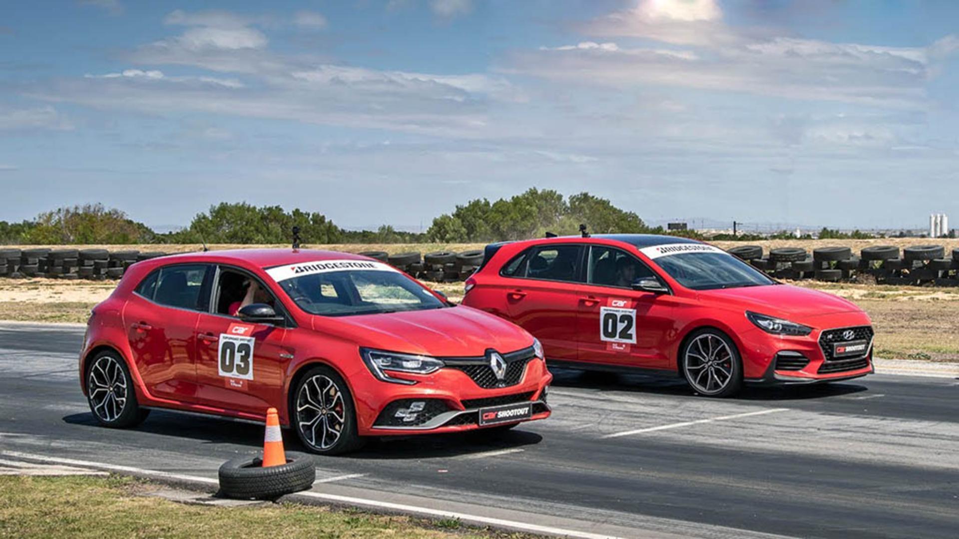 Hyundai i30 N Drag Races Renault Megane RS