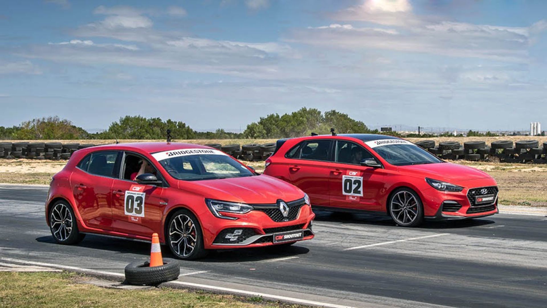 Hyundai i30 N Drag Races Renault Megane RS