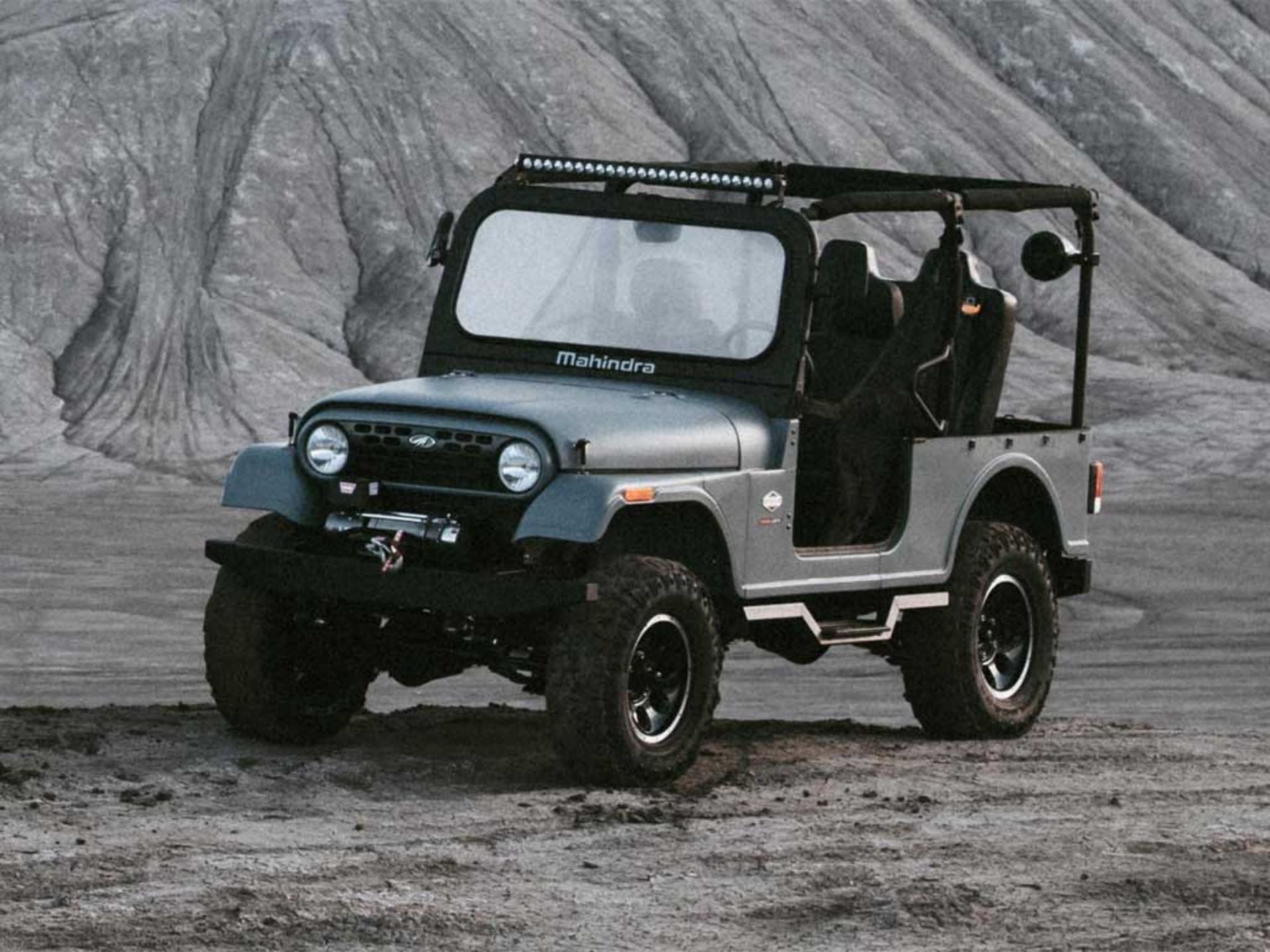 Mahindra-Roxor-2020-3