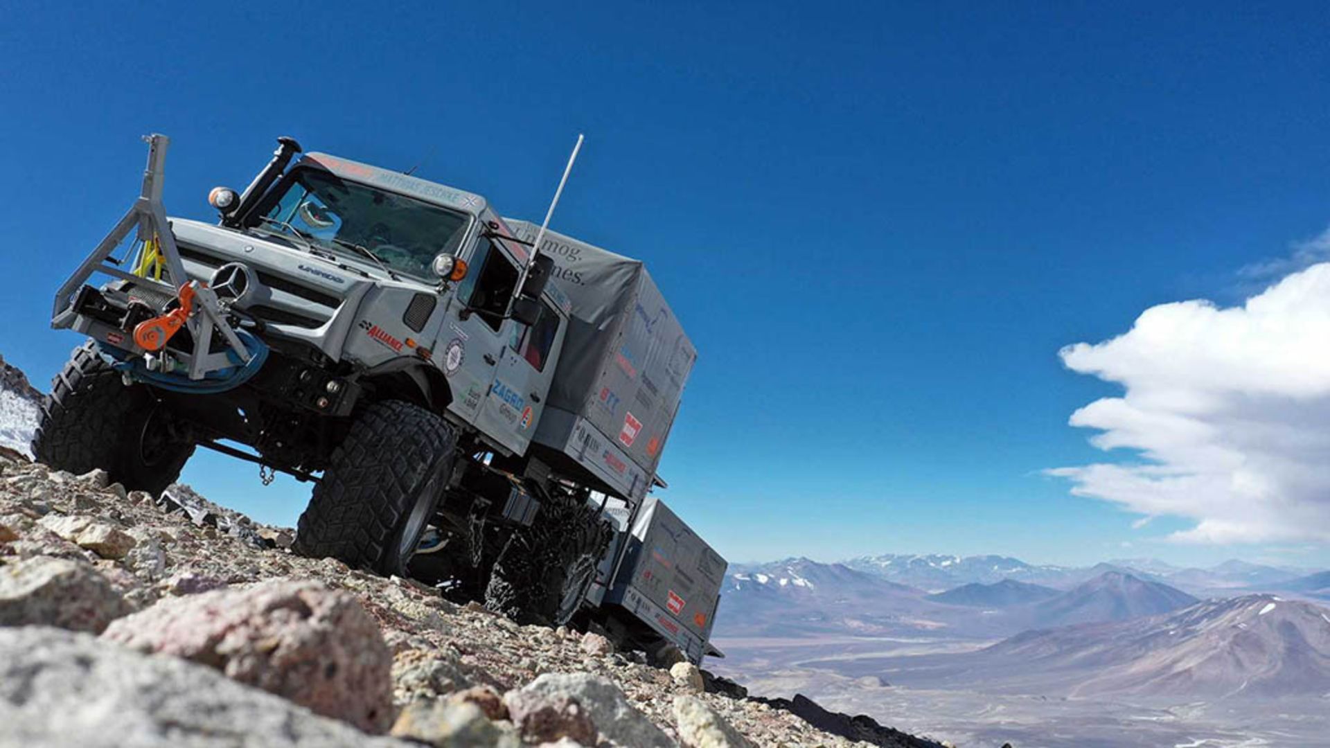 mercedes-unimog-pair-sets-new-altitude-record