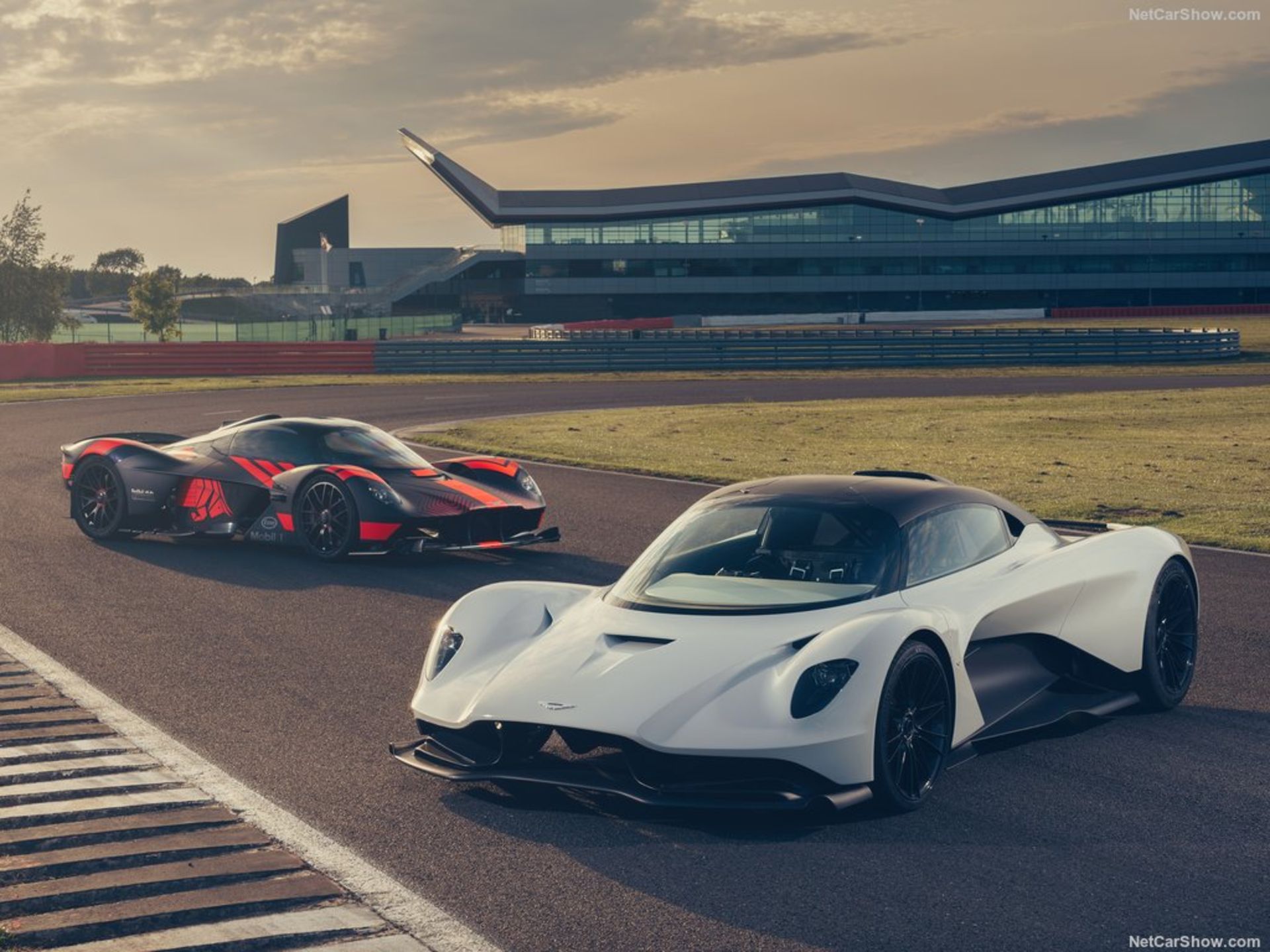 Aston_Martin-Valhalla-2020-1024-02