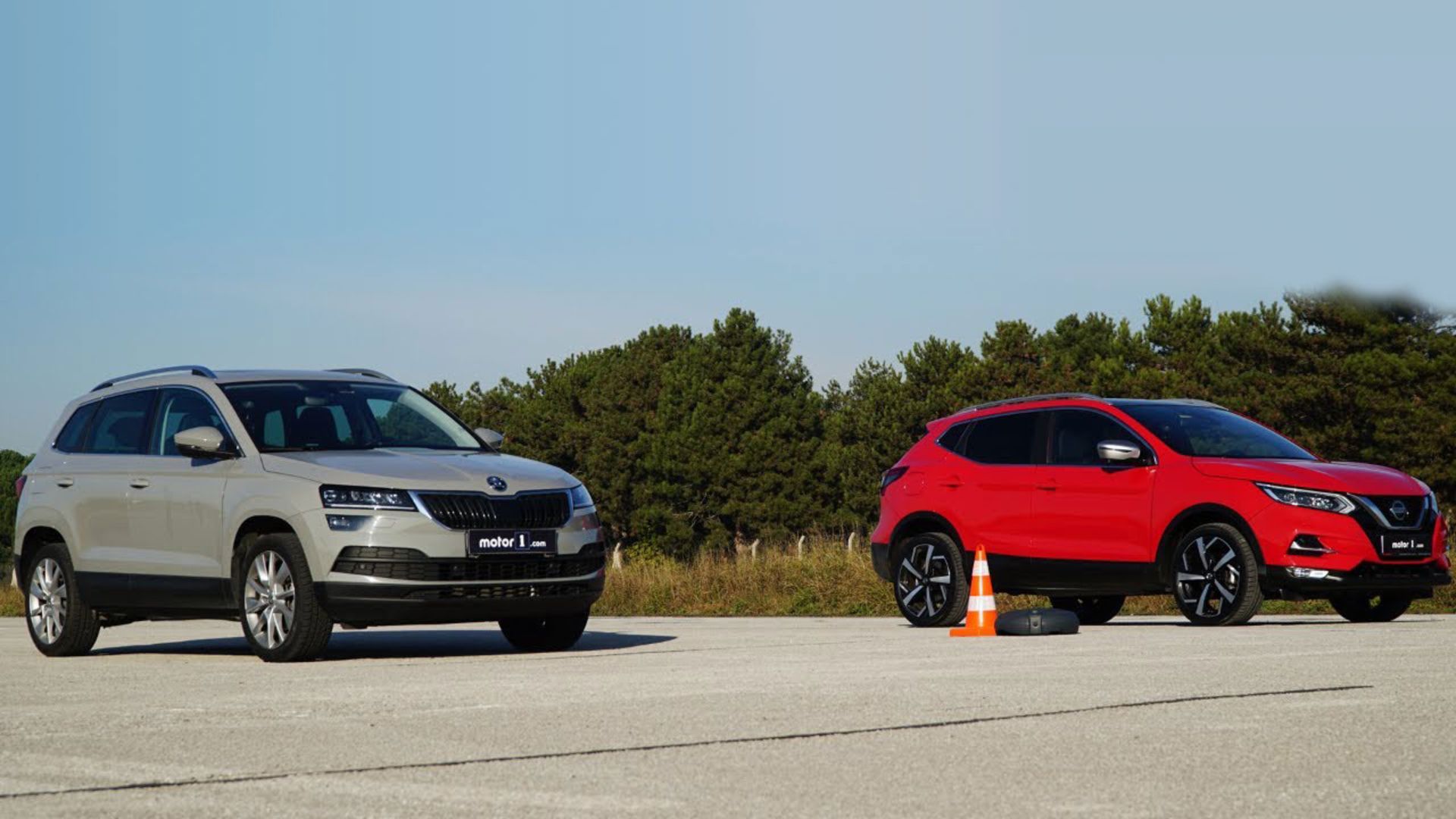 Skoda-Karoq-Against-A-Nissan-Qashqai
