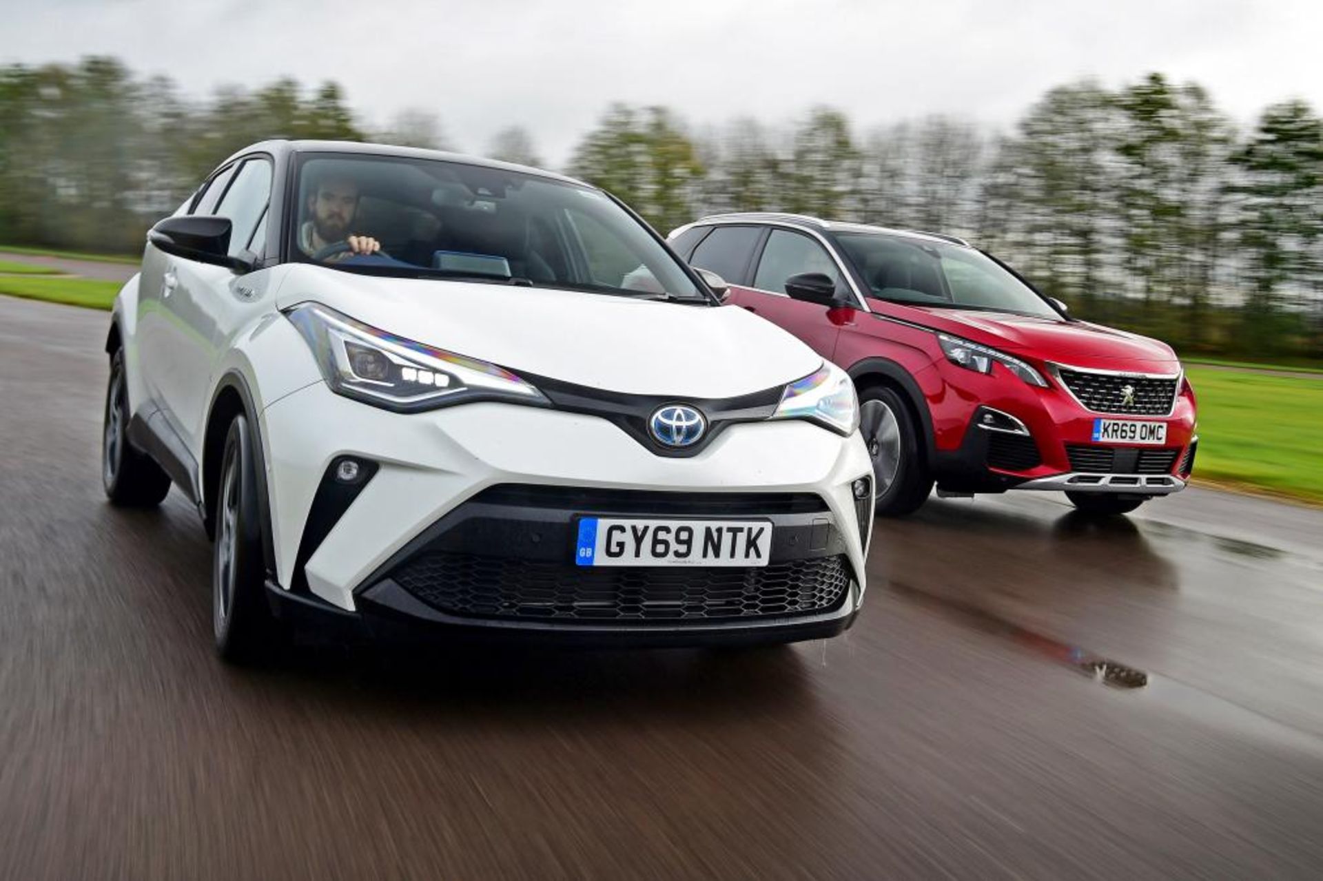 Toyota C-HR vs Peugeot 3008 (1)
