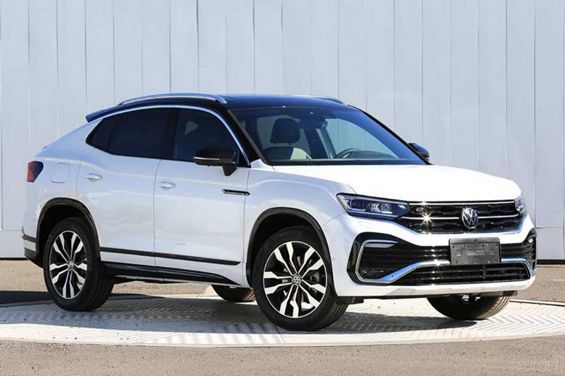 Volkswsgen-Tayron-1