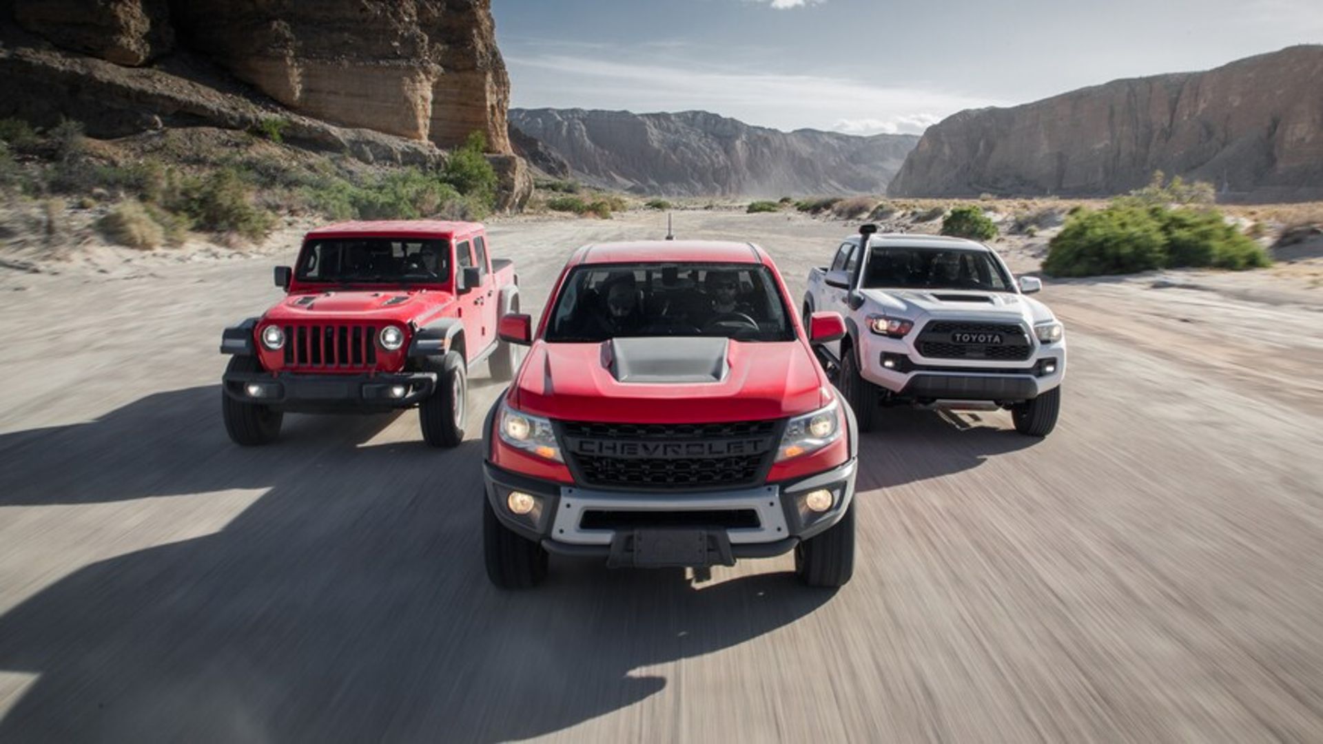 2020-Jeep-Gladiator-Rubicon-2019-Toyota-Tacoma-TRD-Pro-2019-Chevrolet-Colorado-V6-ZR2-25