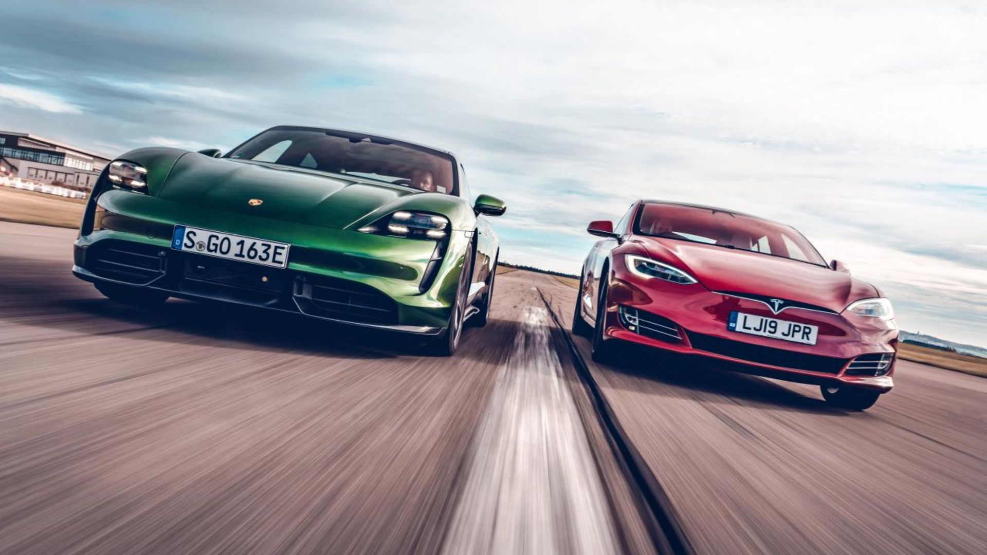 Porsche Taycan Turbo S vs Tesla Model S 2