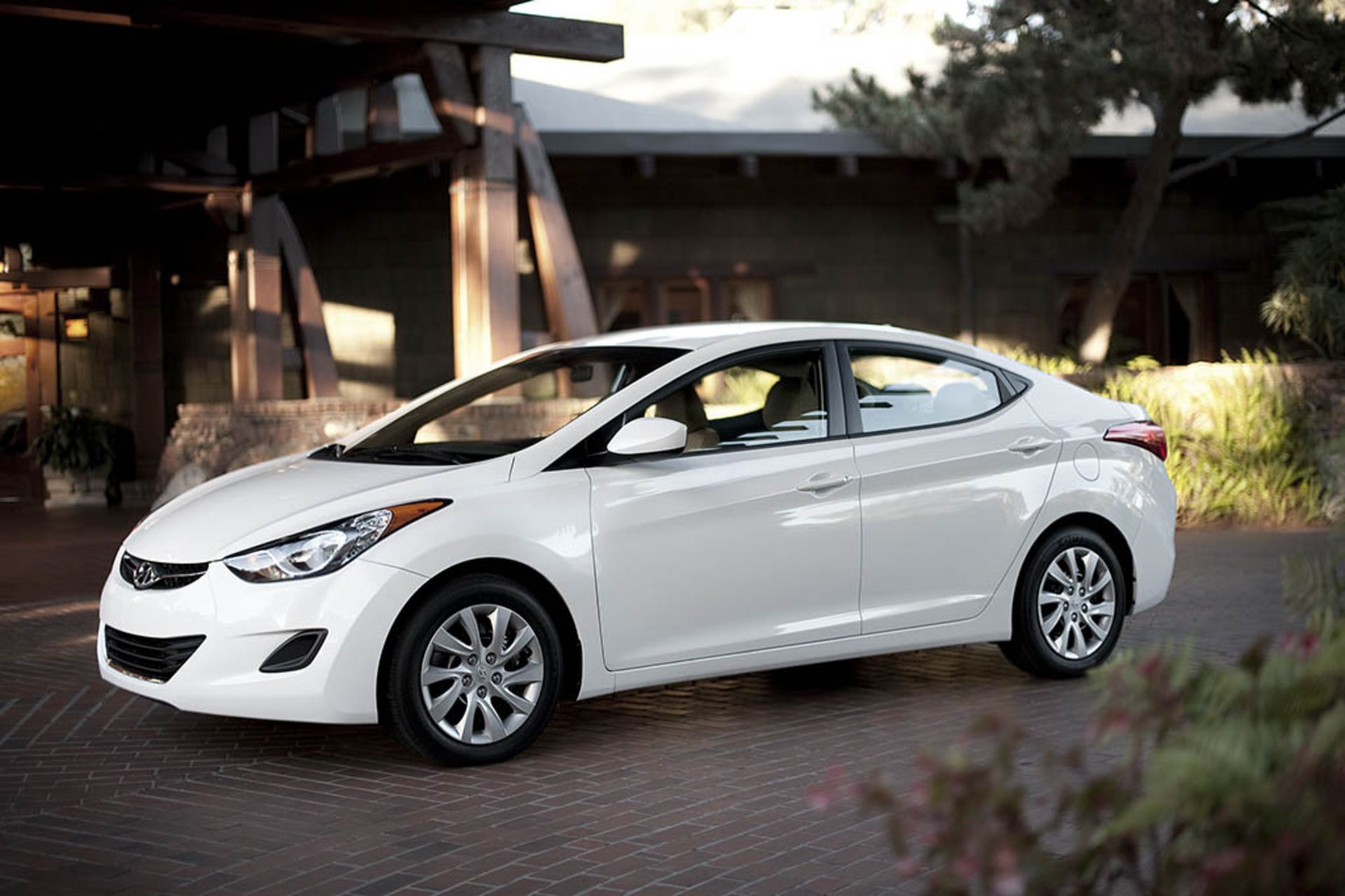 2011-hyundai-elantra-4