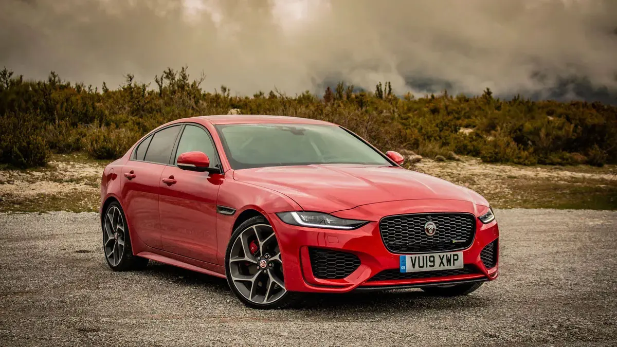 2020-jaguar-xe-5
