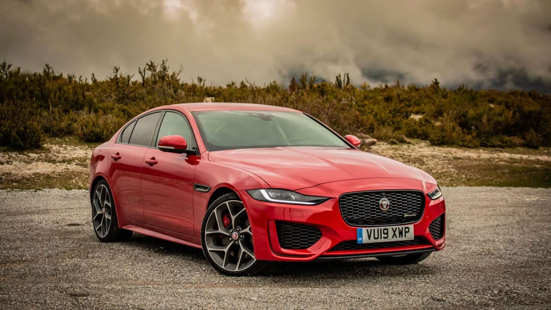 2020-jaguar-xe-5