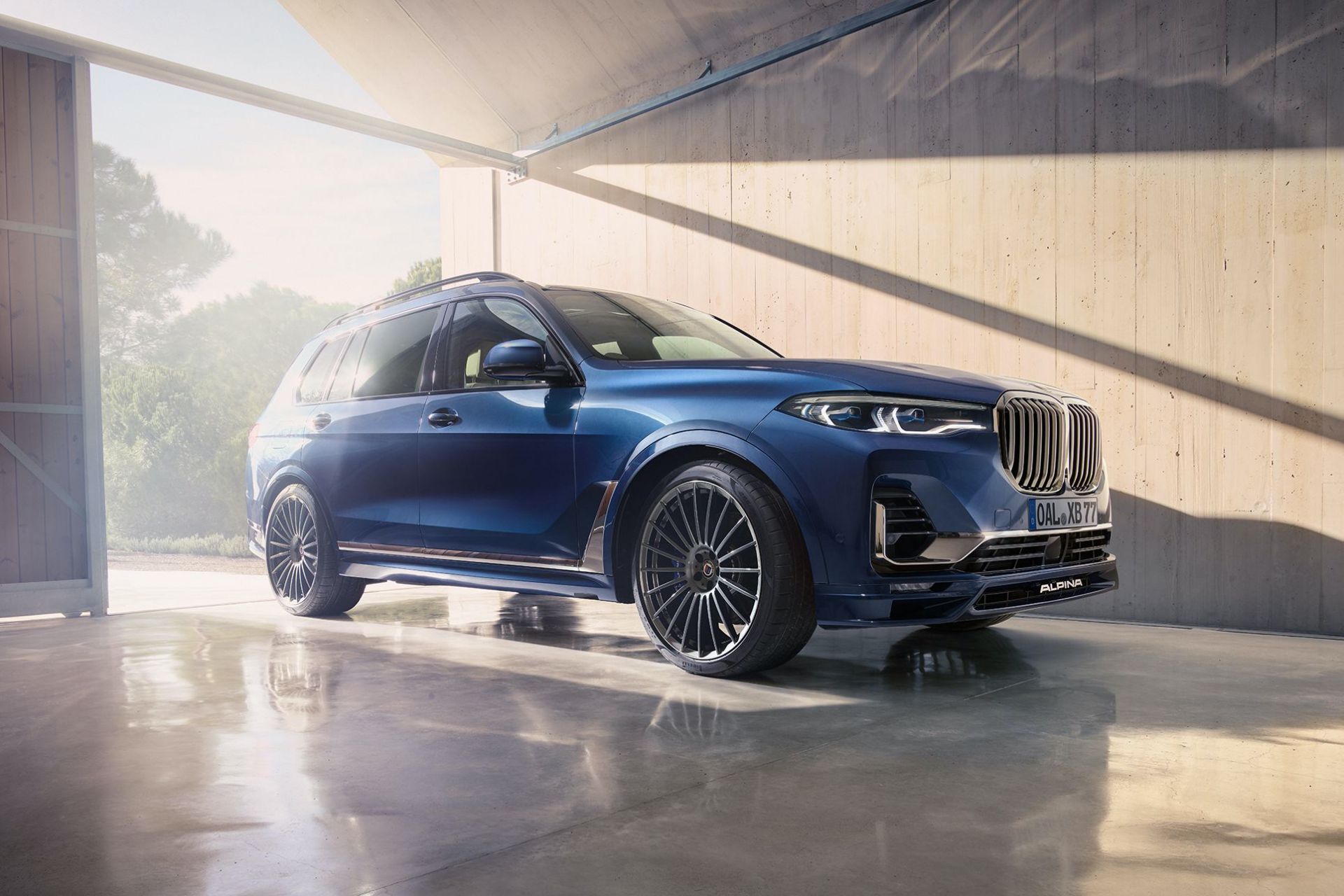 2021-BMW-Alpina-XB7-European-spec-1