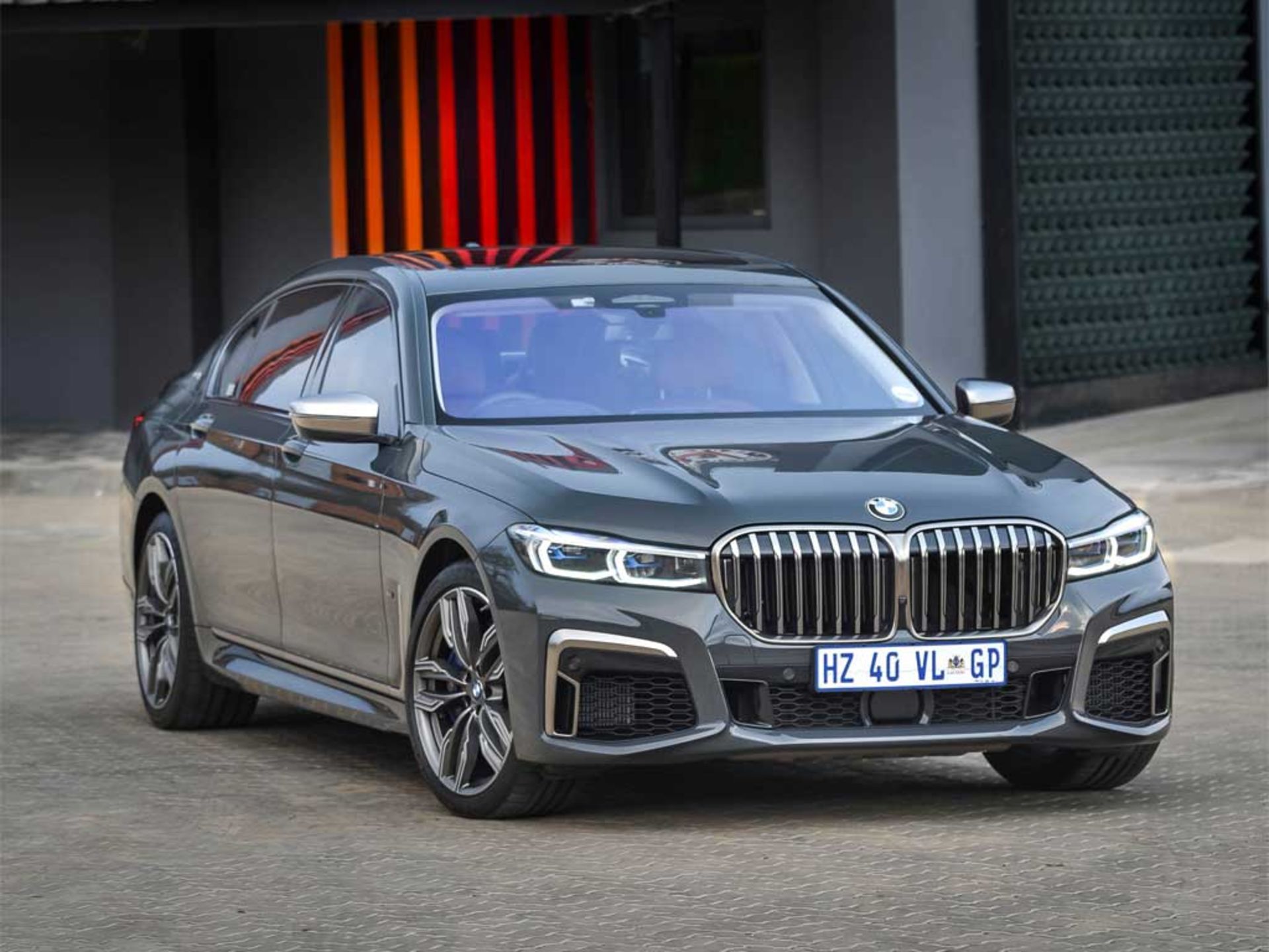 BMW-M760Li-2