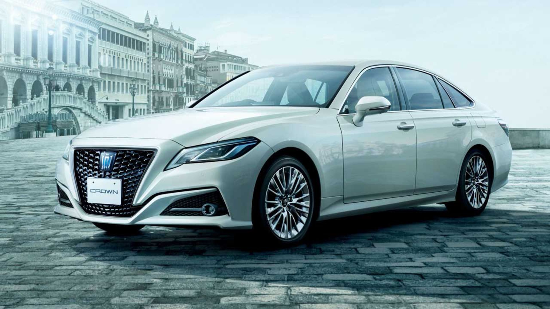 Toyota-Crown-Elegance-1