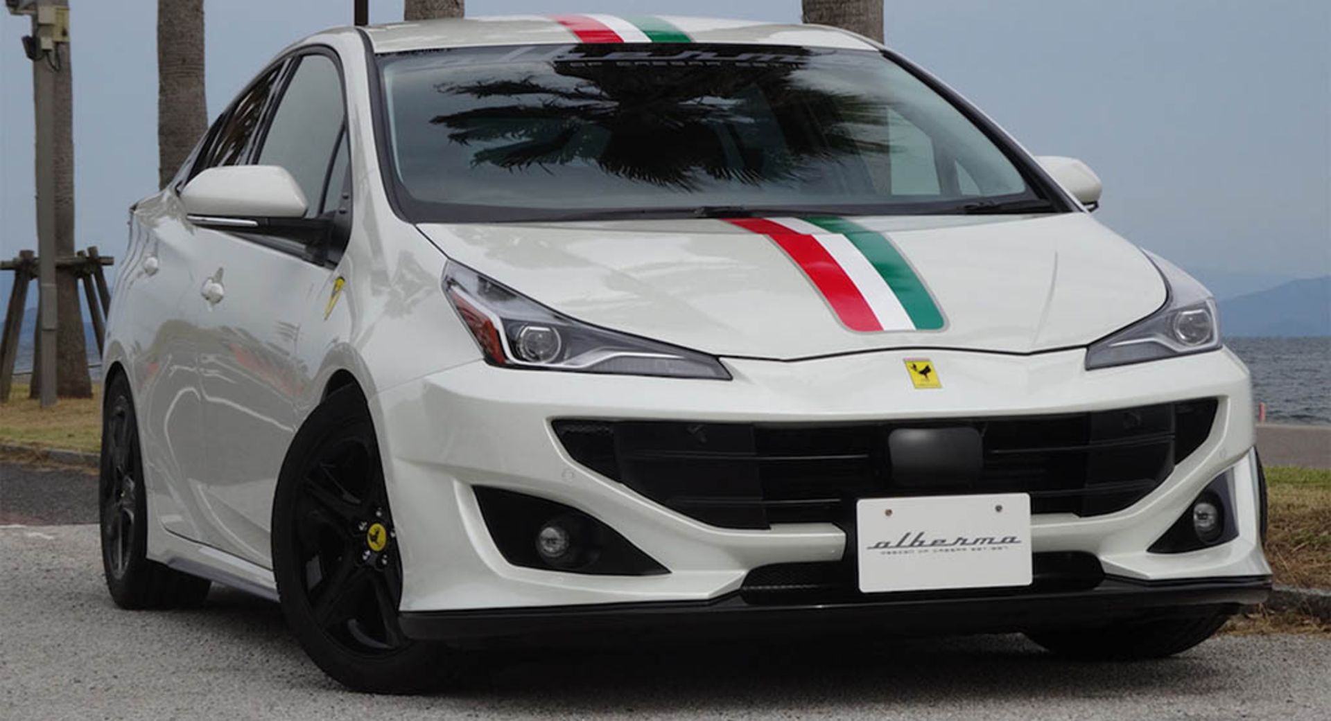 Toyota-Prius-Ferrari-8-1