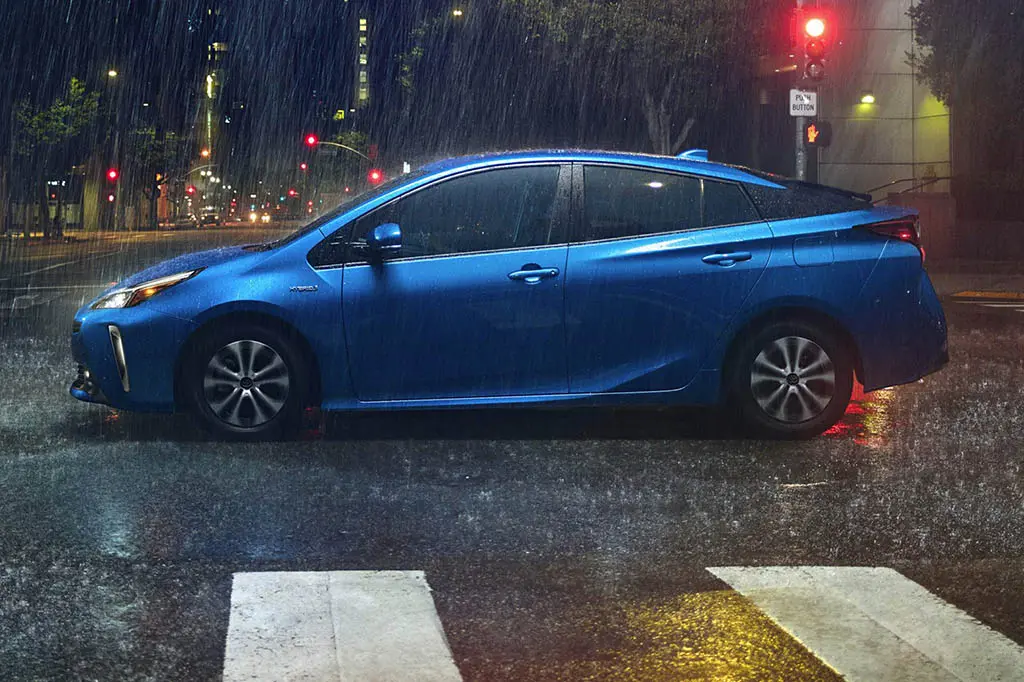 toyota-prius-2020-exterior-side-oem