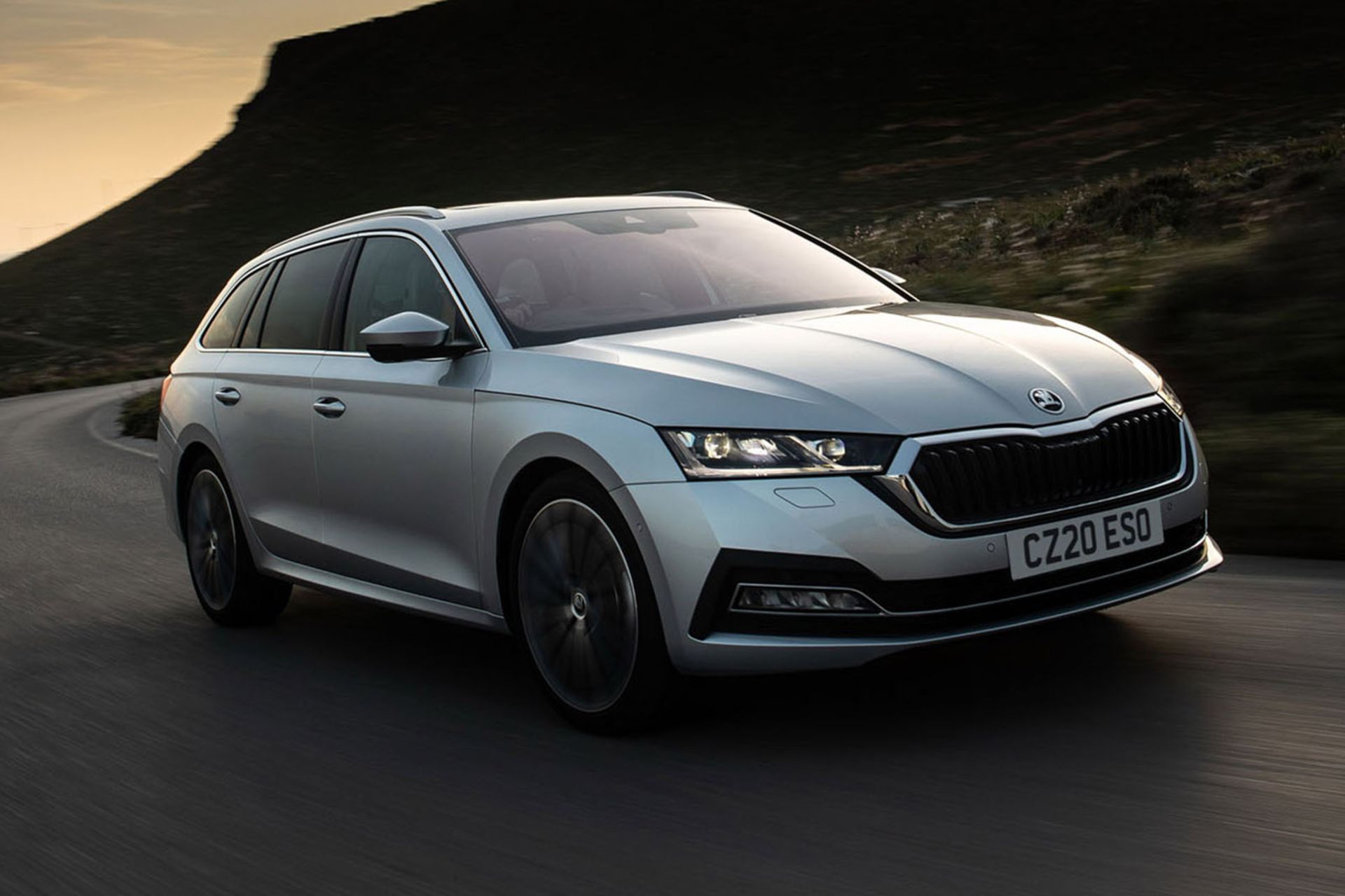 1-skoda-octavia-estate-2020-uk-fd-hero-front