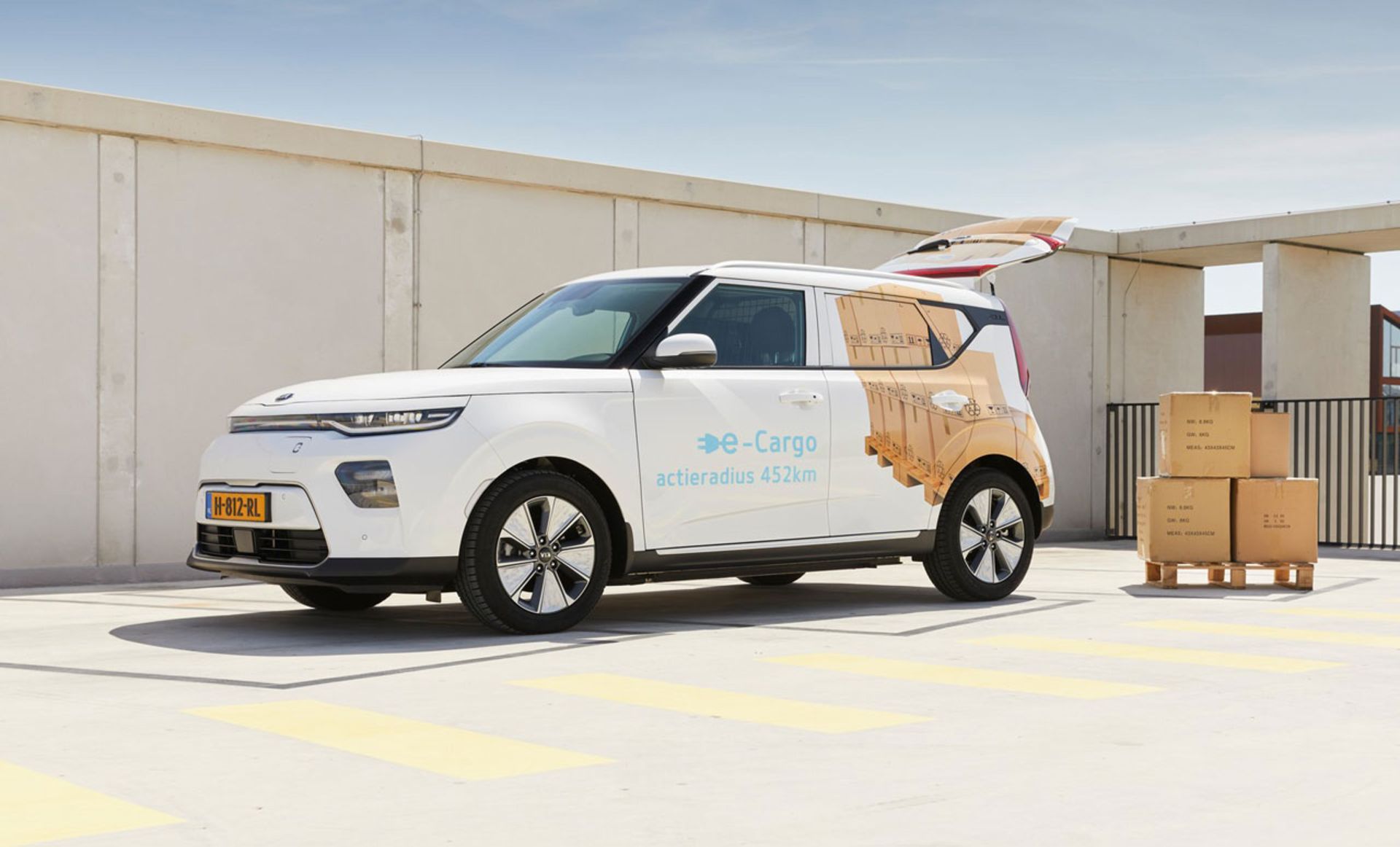2020-Kia-e-Soul-Cargo-12
