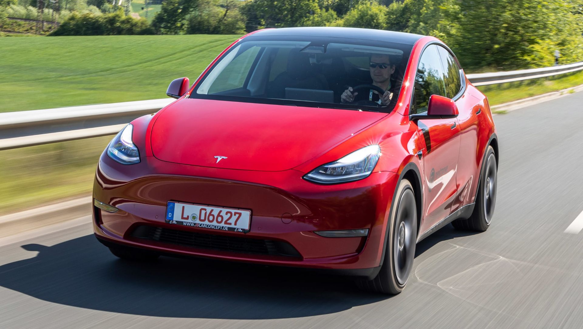 Tesla Model Y 2020-15