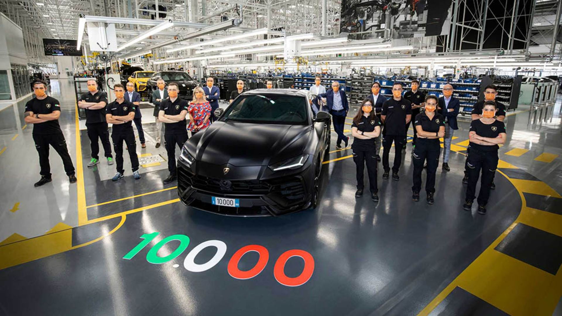 10-000th-lamborghini-urus 1