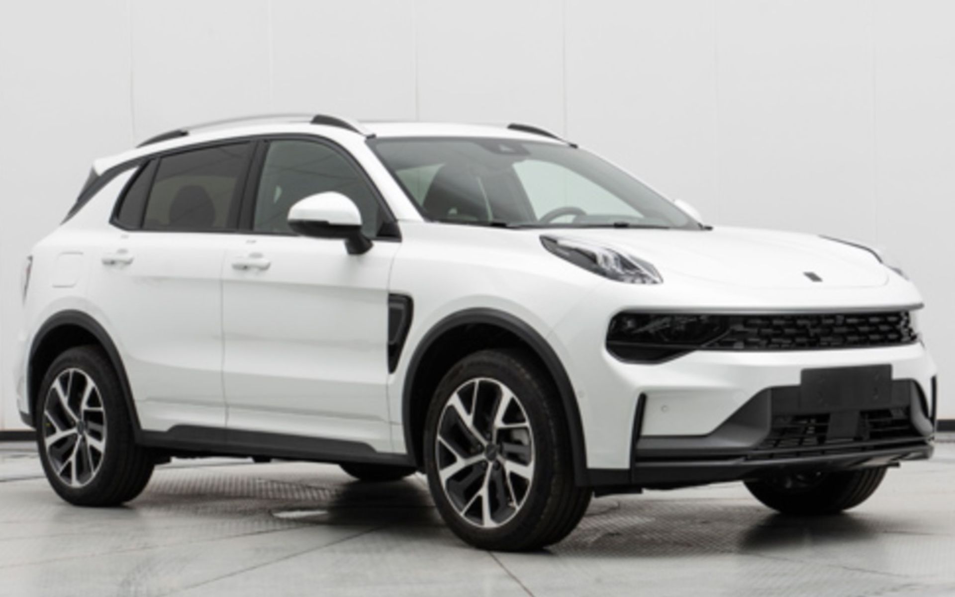 2021-lynk-co-01-facelift-leak-1