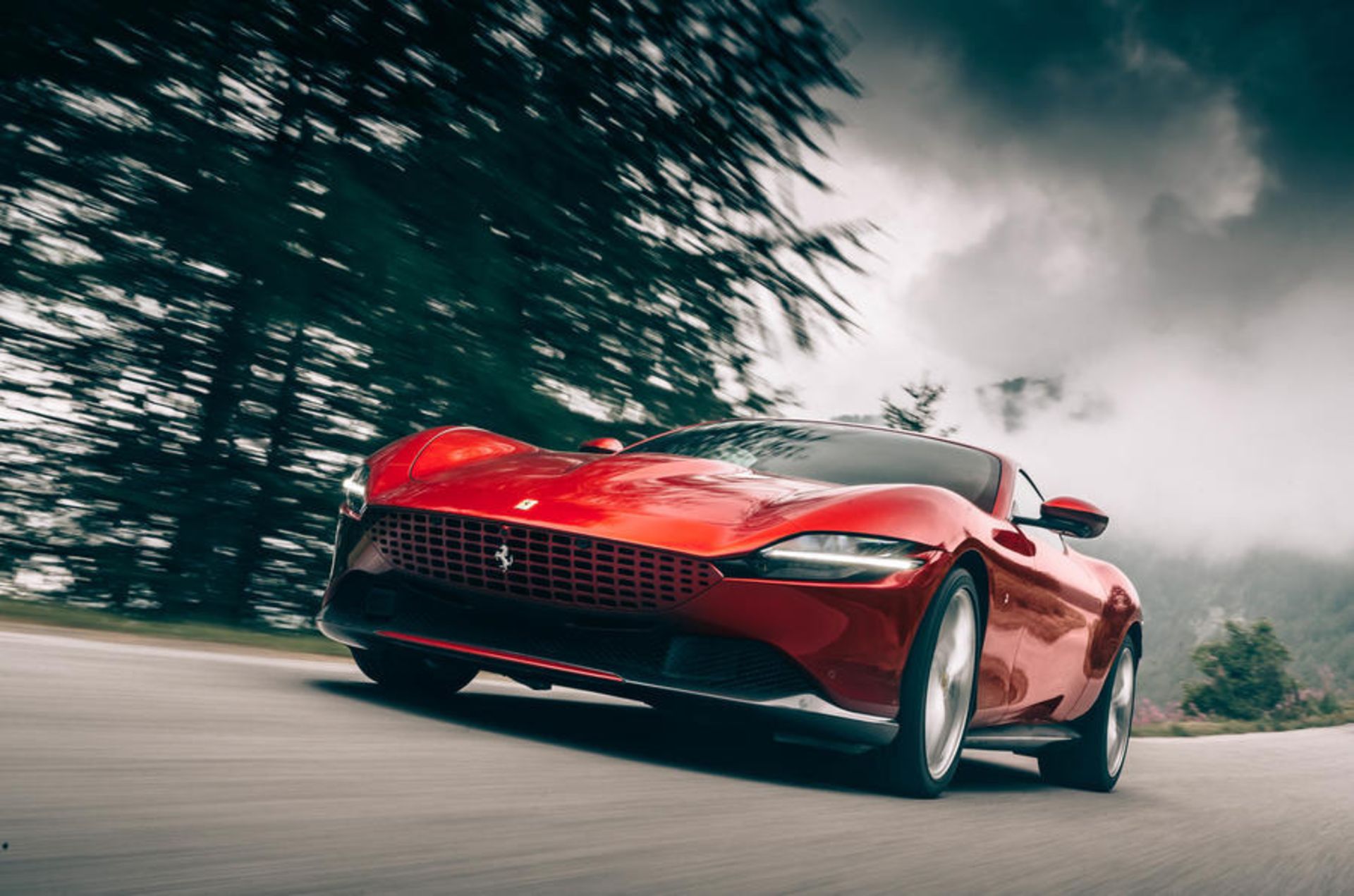 1_ferrari_roma_fronttrack_0_0