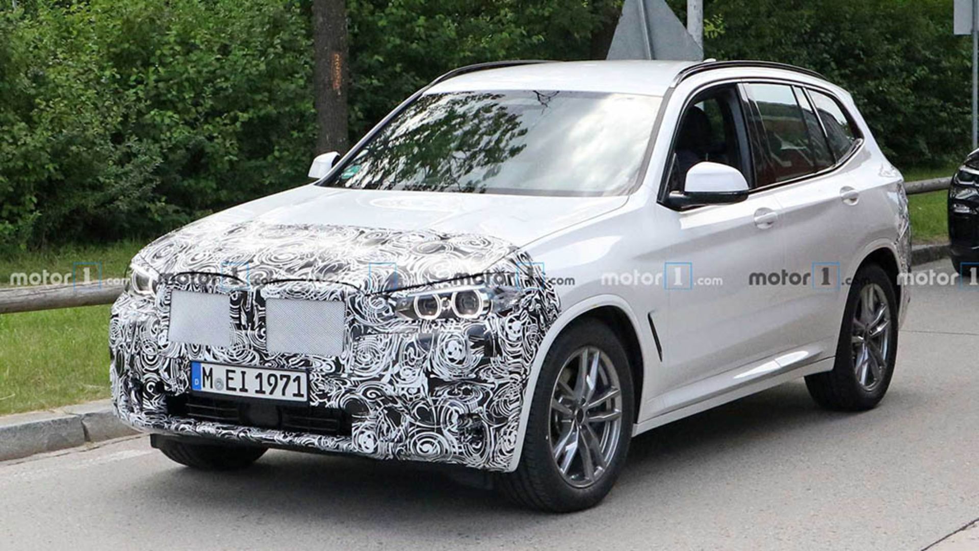2022-bmw-x3-spy-photo-front-angle