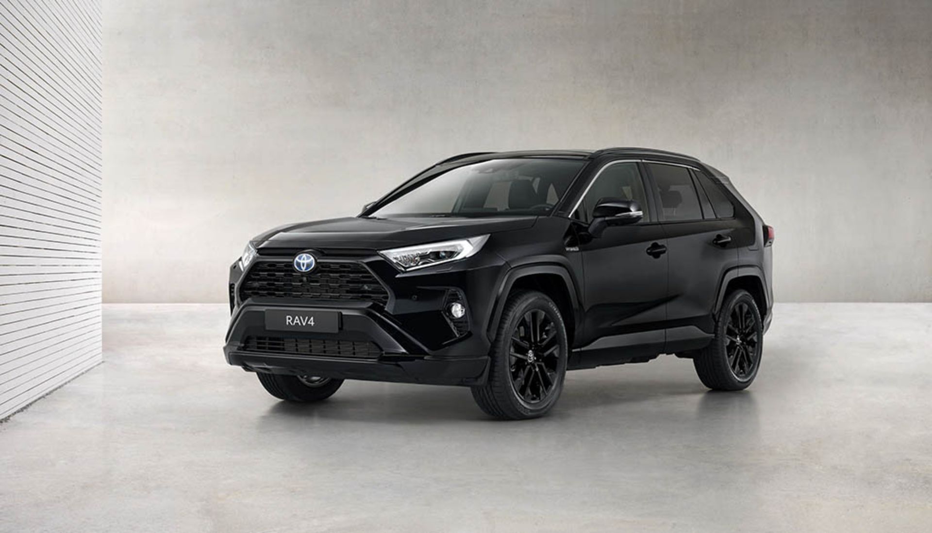 Toyota-RAV4-Hybrid-Black-Edition-02