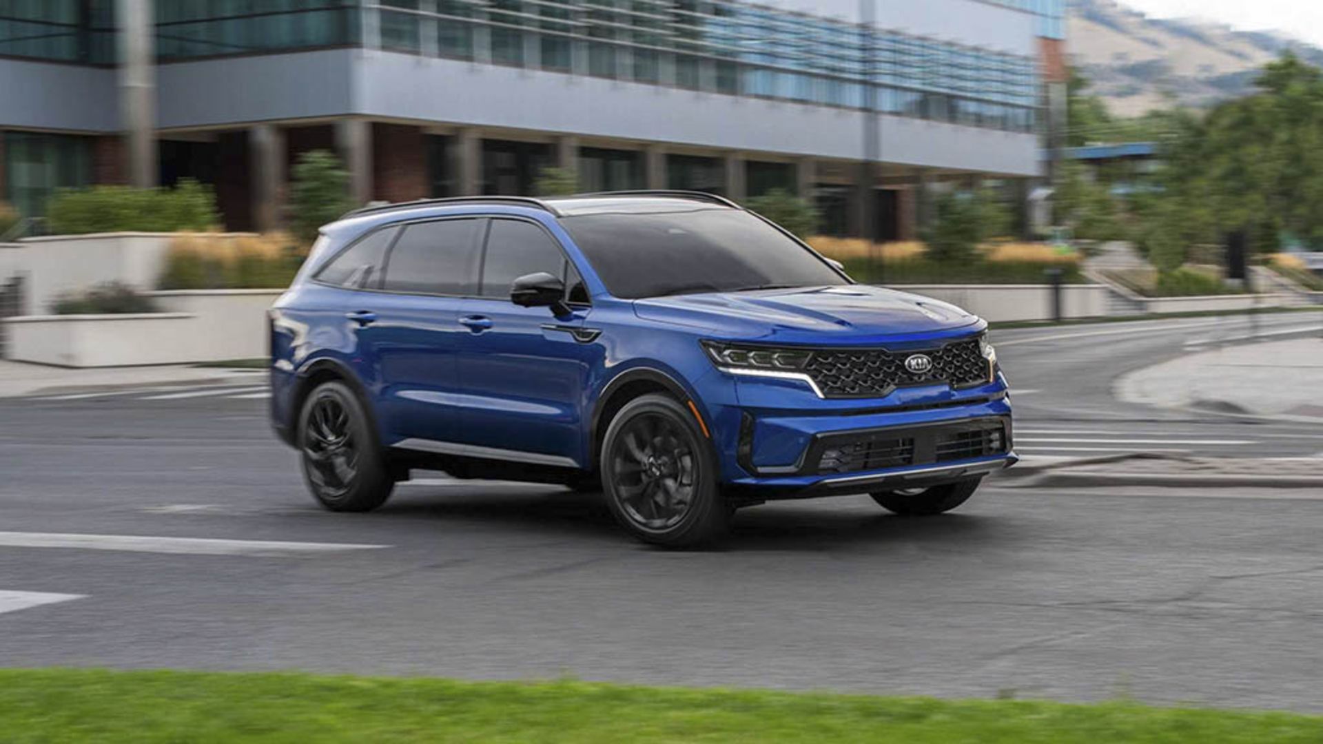 2021-kia-sorento-front-quarter-dynamic