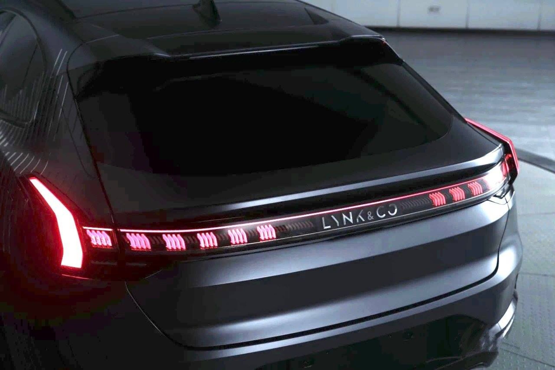 Lynk-Co-Fastback-4