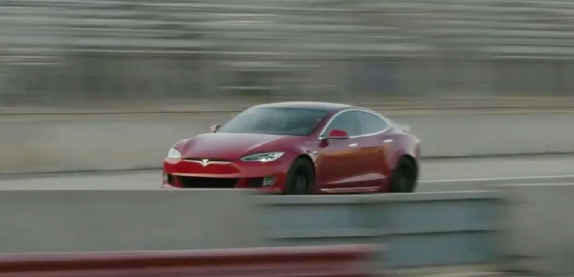 Tesla-Model-S-plaid-hero