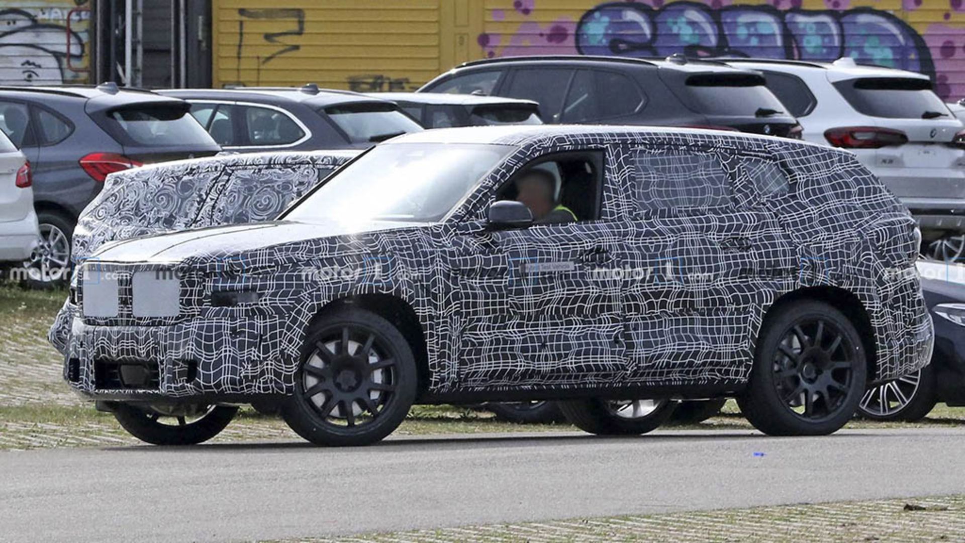 bmw-x8-spy-photos