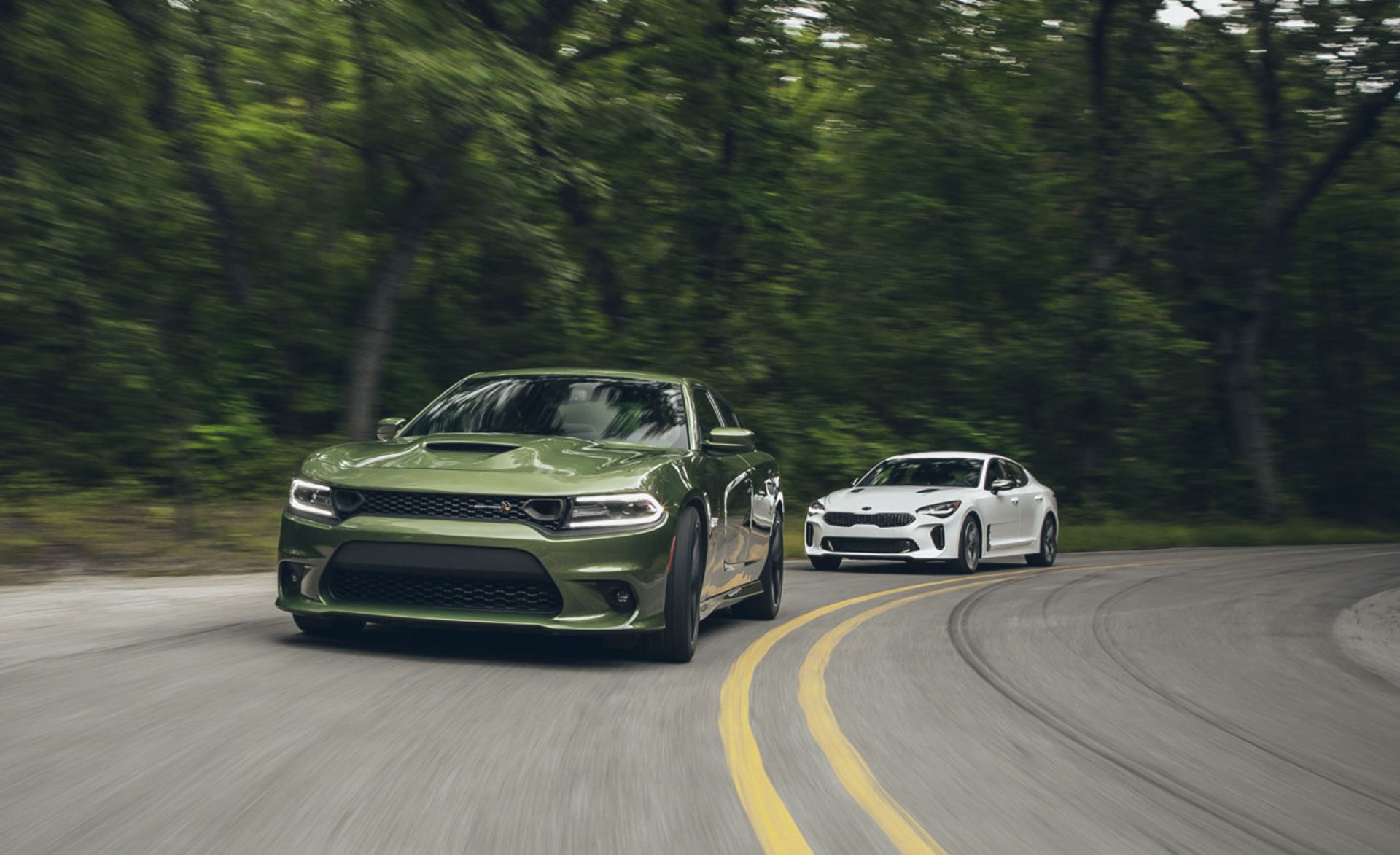 2019-dodge-charger-rt-scat-pack-vs-2019-kia-stinger-gt