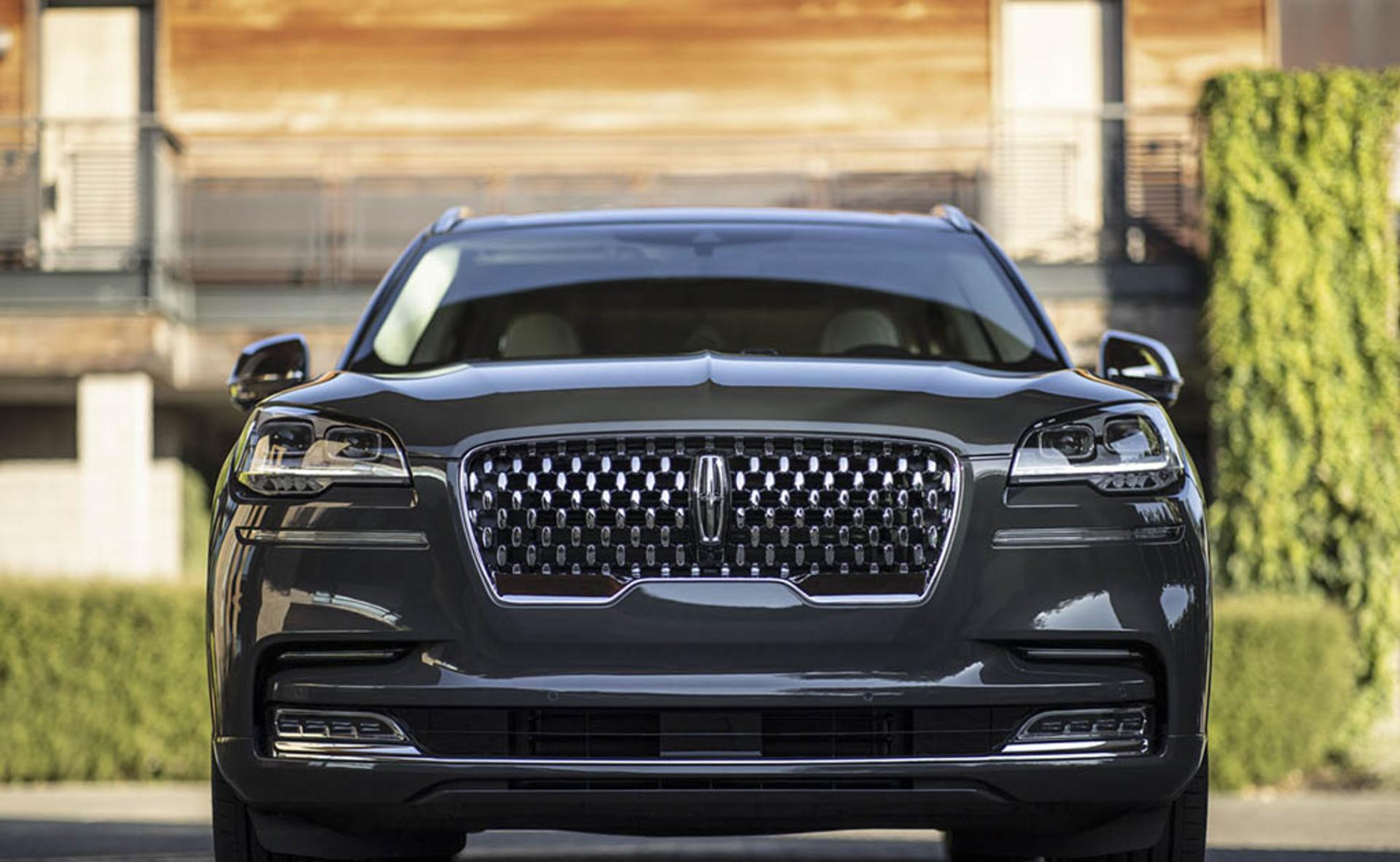 2020-Lincoln-Aviator-Grand-Touring-010
