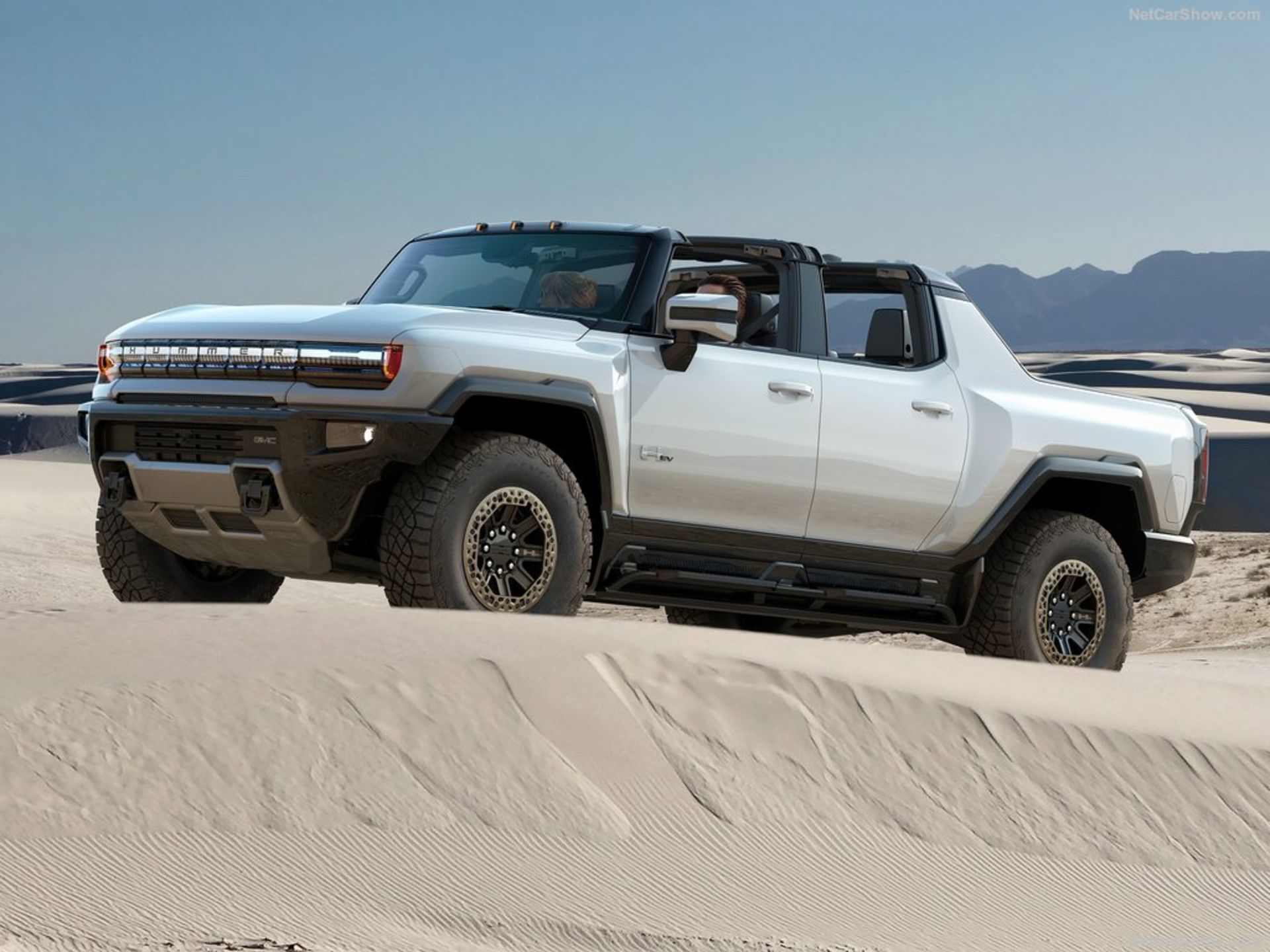 GMC-Hummer_EV-2022-1024-02