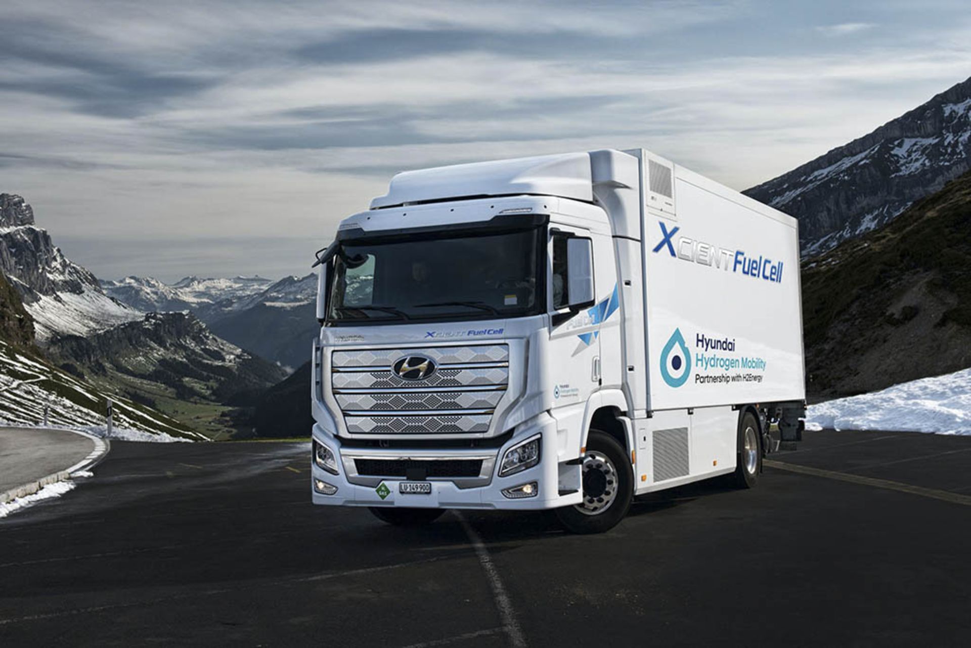 Hyundai-Xcient-fuel-cell-truck-4