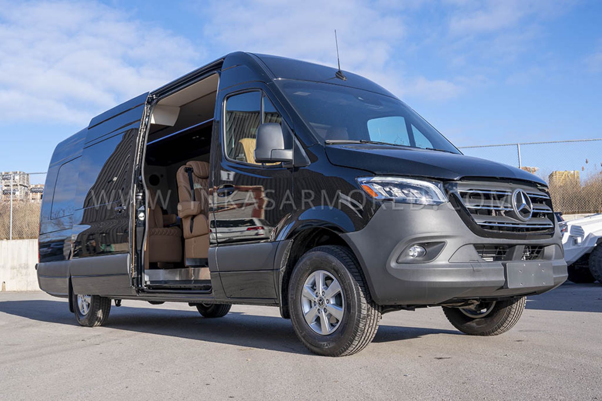 INKAS_Mercedes-Benz_Sprinter_Exterior_03