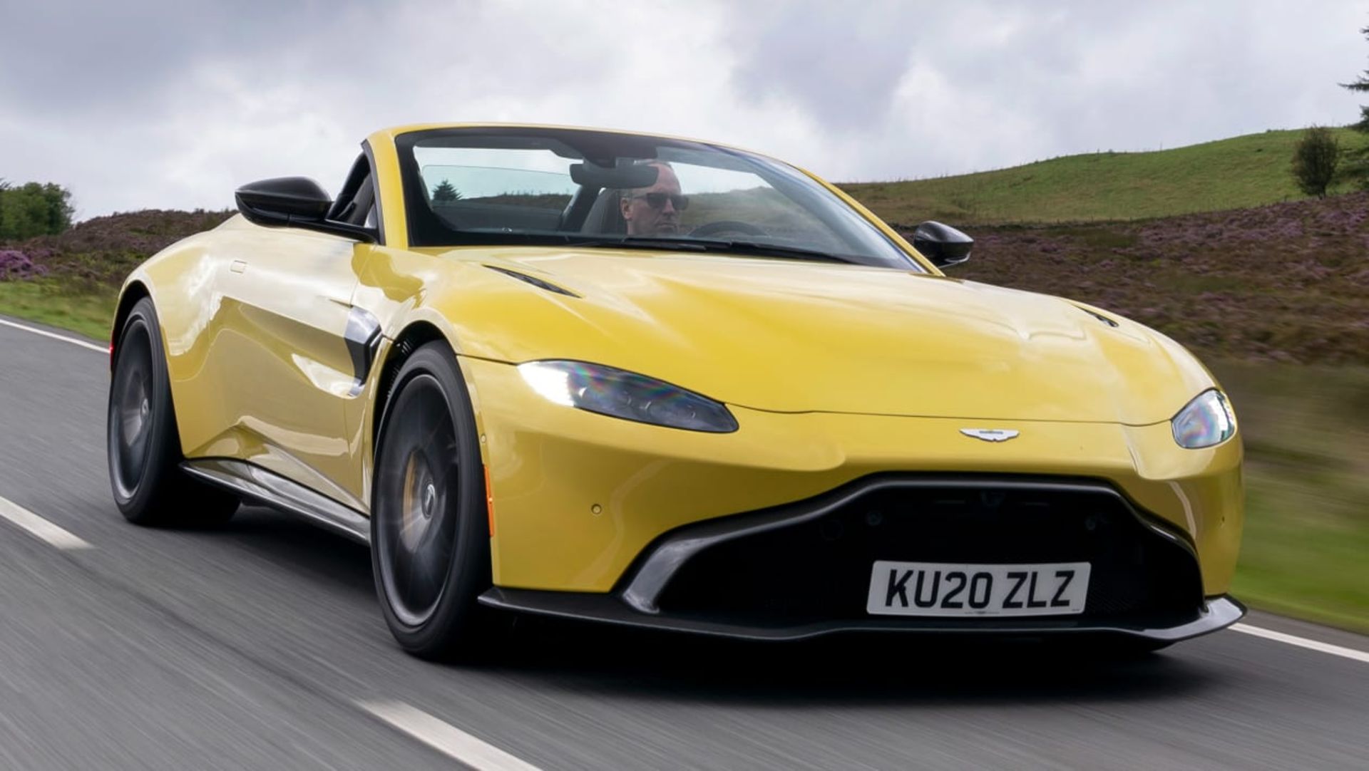 New Aston Martin Vantage Roadster 2020-14