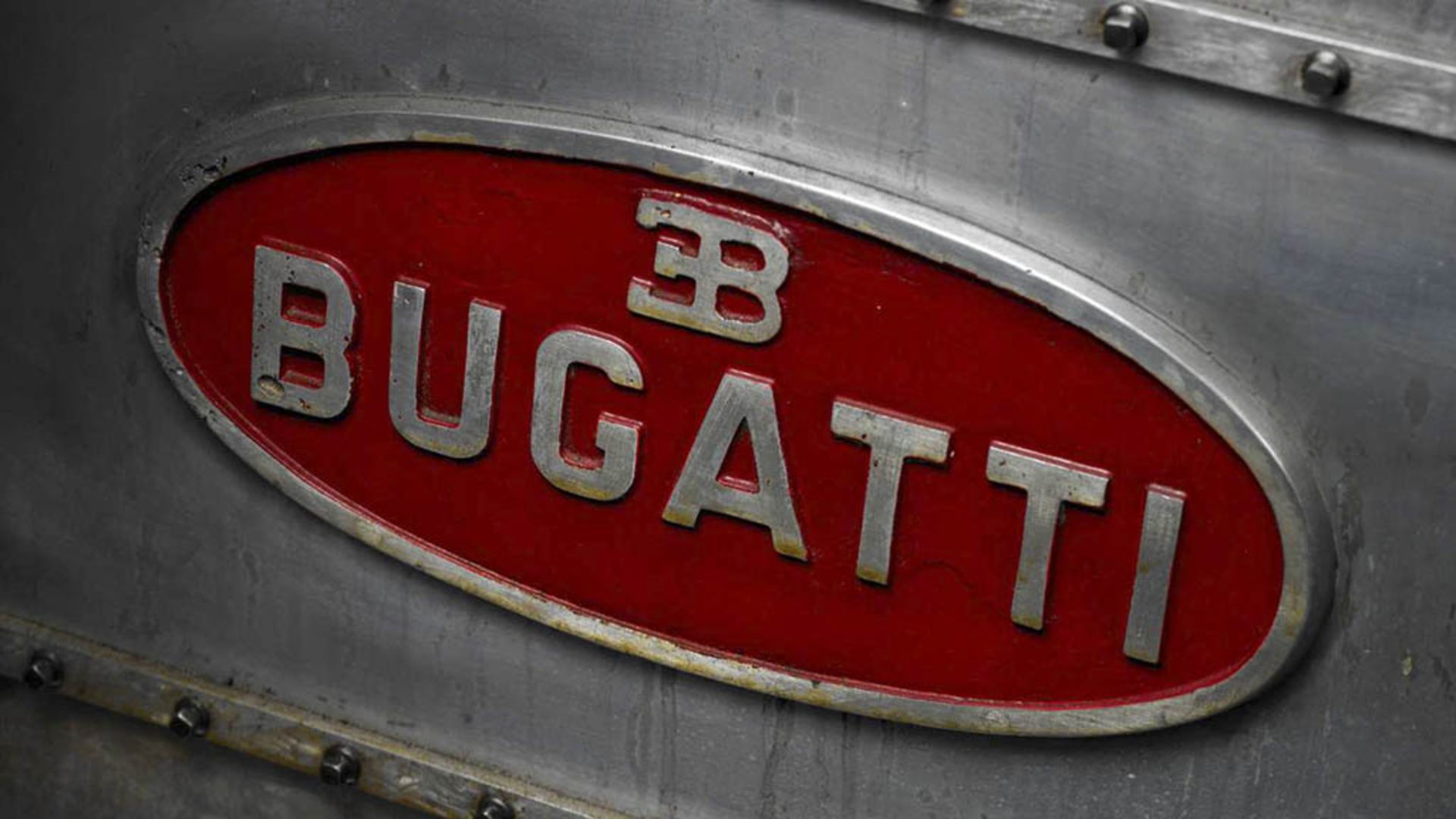 bugatti-badge-up-close